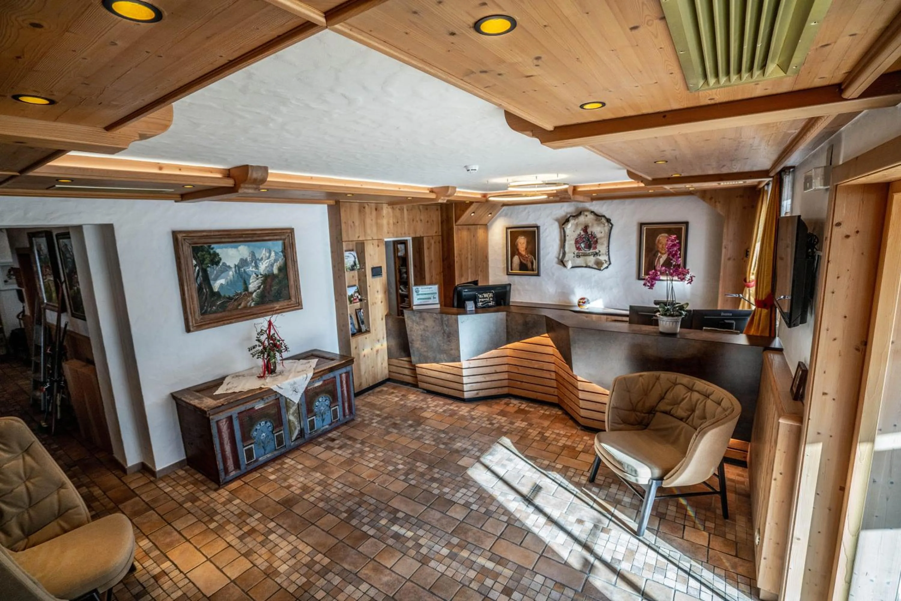 Lobby or reception in Alpin Panoramahotel Lärchenhof