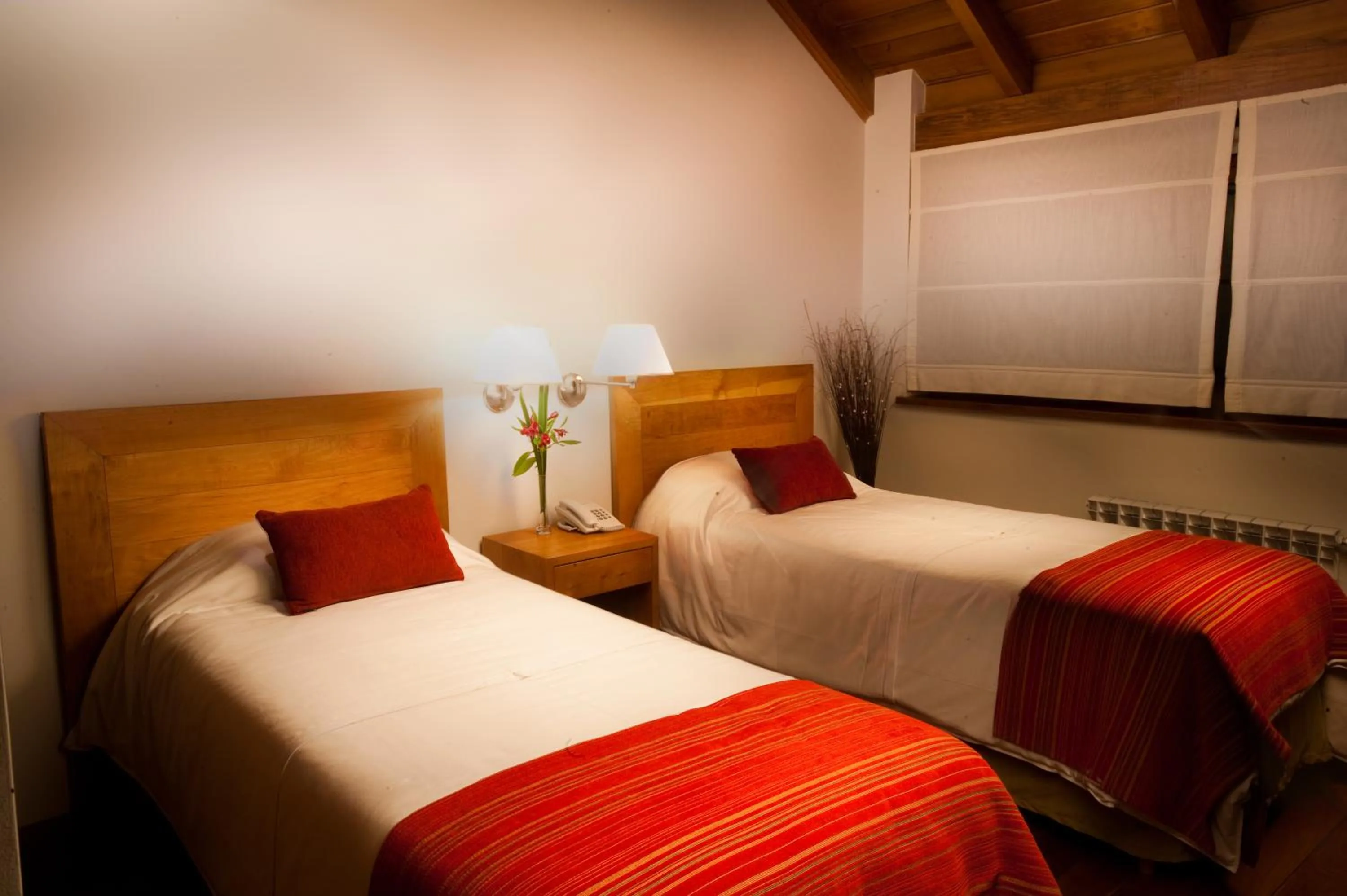 Photo of the whole room, Bed in Hostería Antares Patagonia by Visionnaire