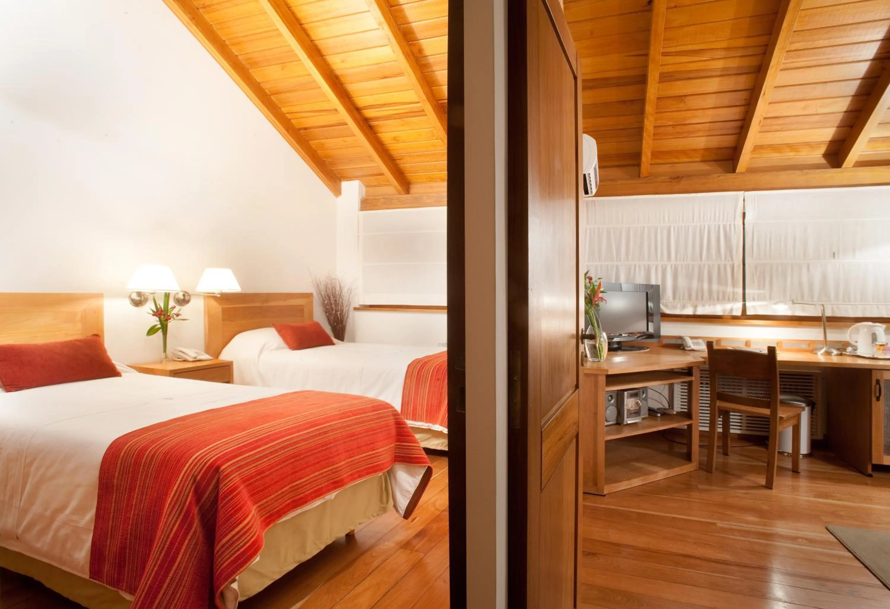 Photo of the whole room, Bed in Hostería Antares Patagonia by Visionnaire