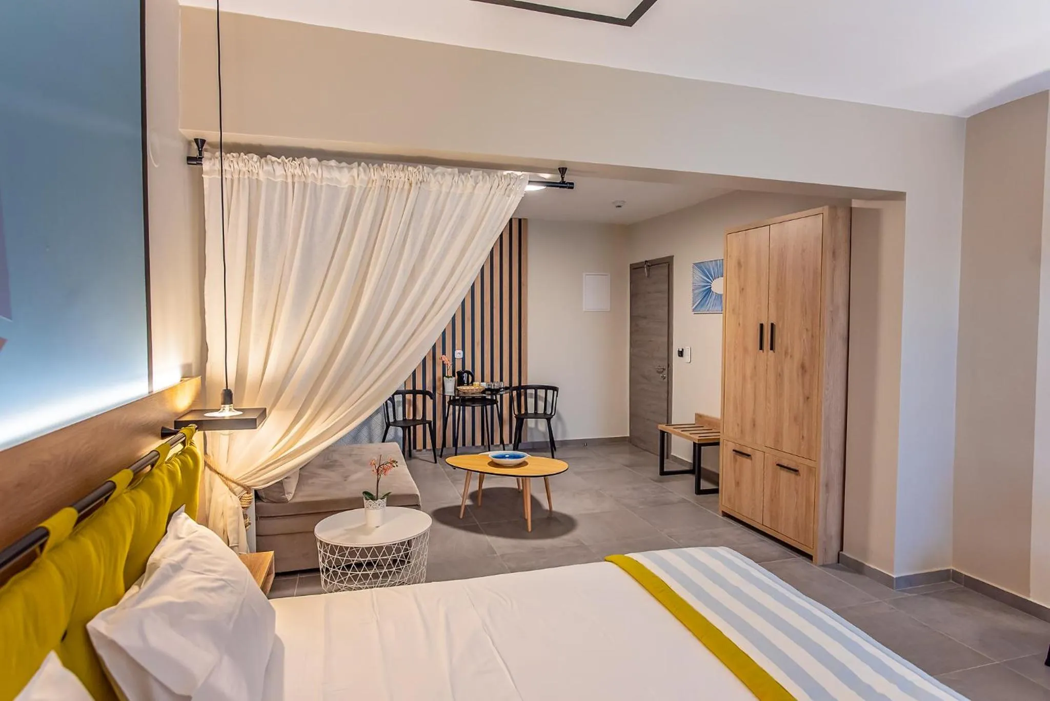 Photo of the whole room, Bed in Mythic Summer Hotel