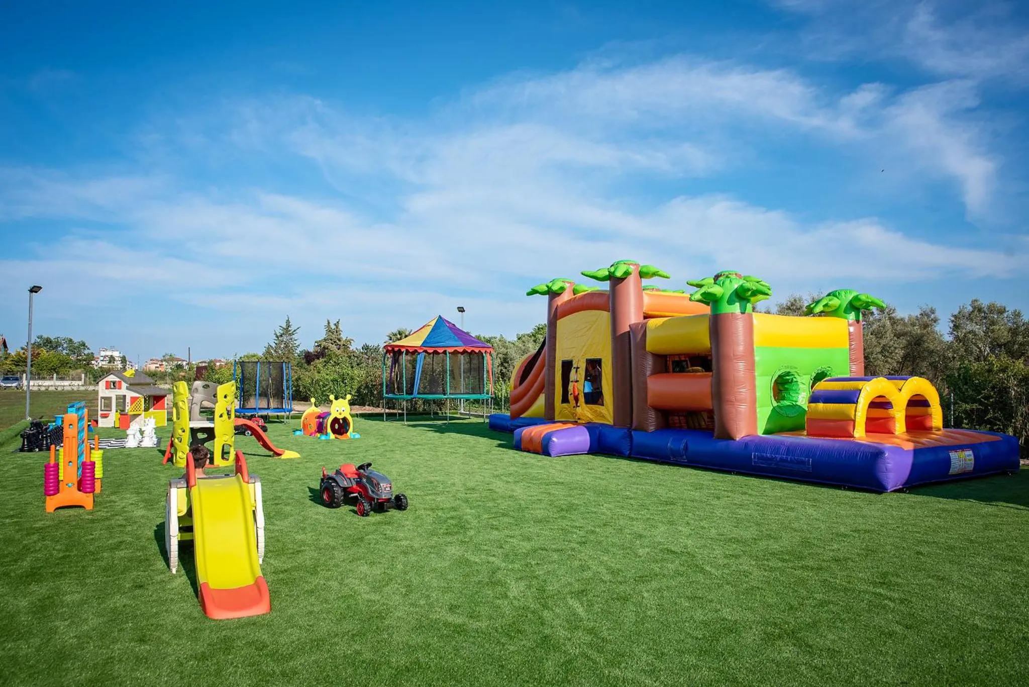 Area and facilities in Mythic Summer Hotel