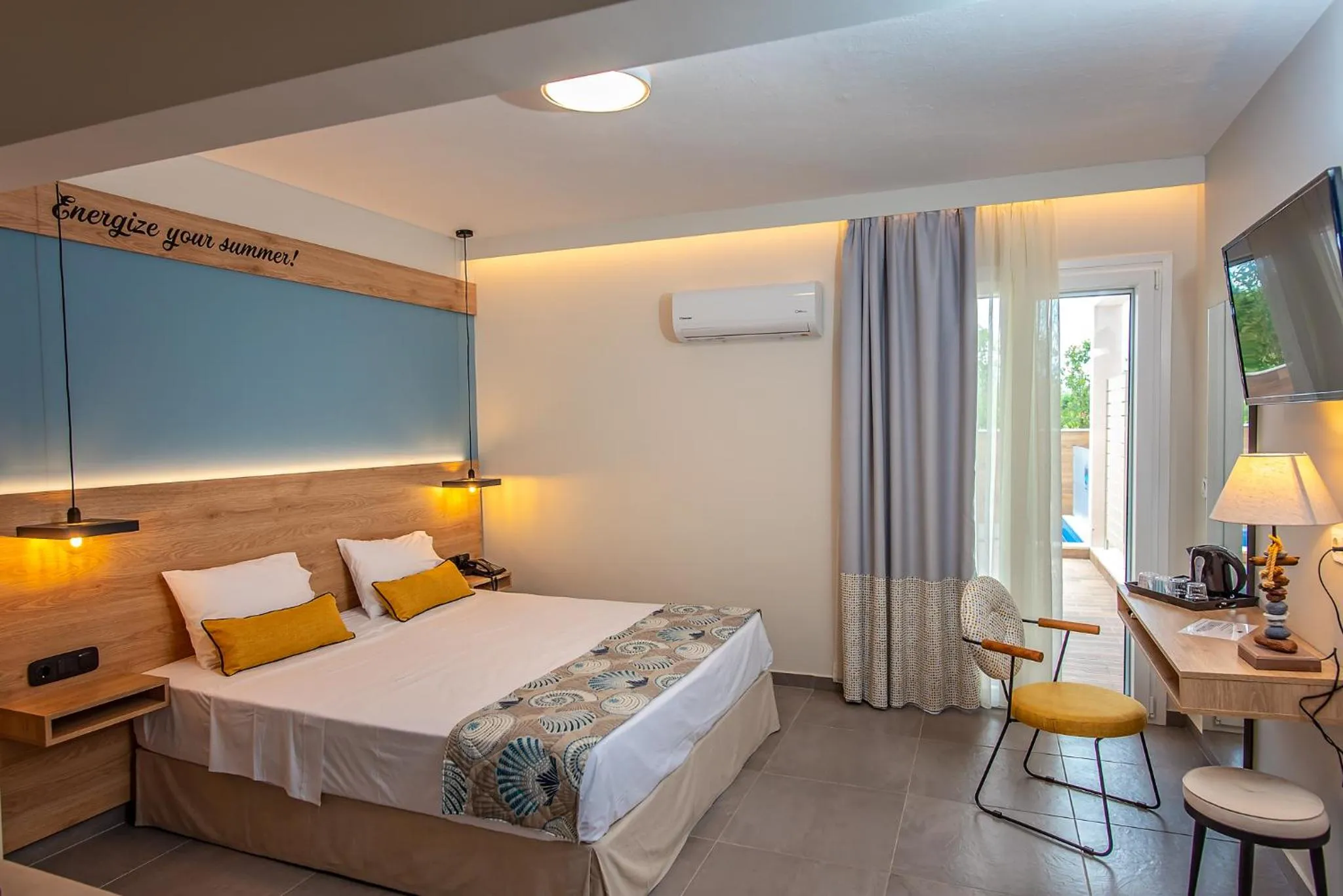 Photo of the whole room, Bed in Mythic Summer Hotel