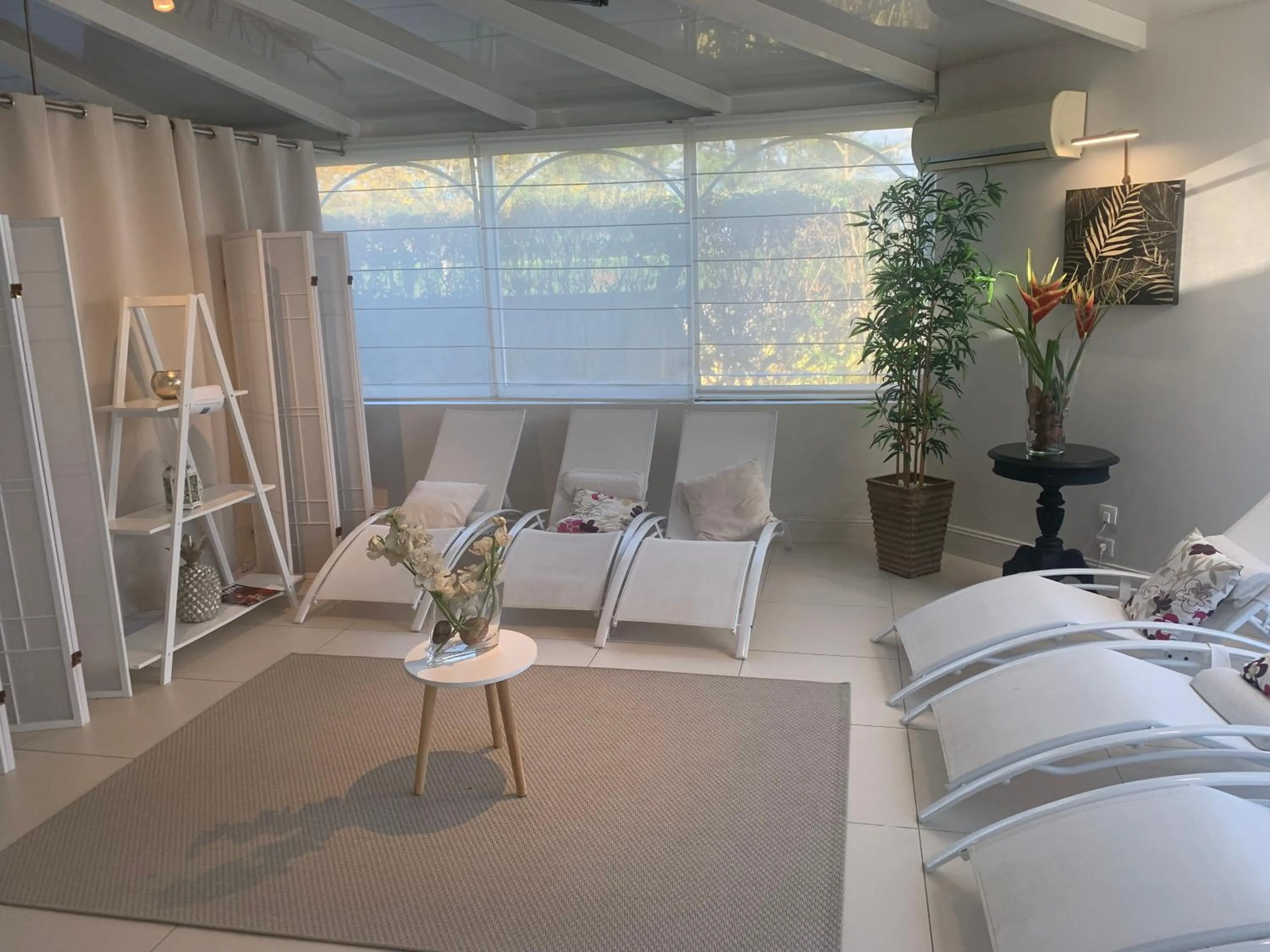 Spa and wellness centre/facilities in Les Criquets Hôtel & Spa