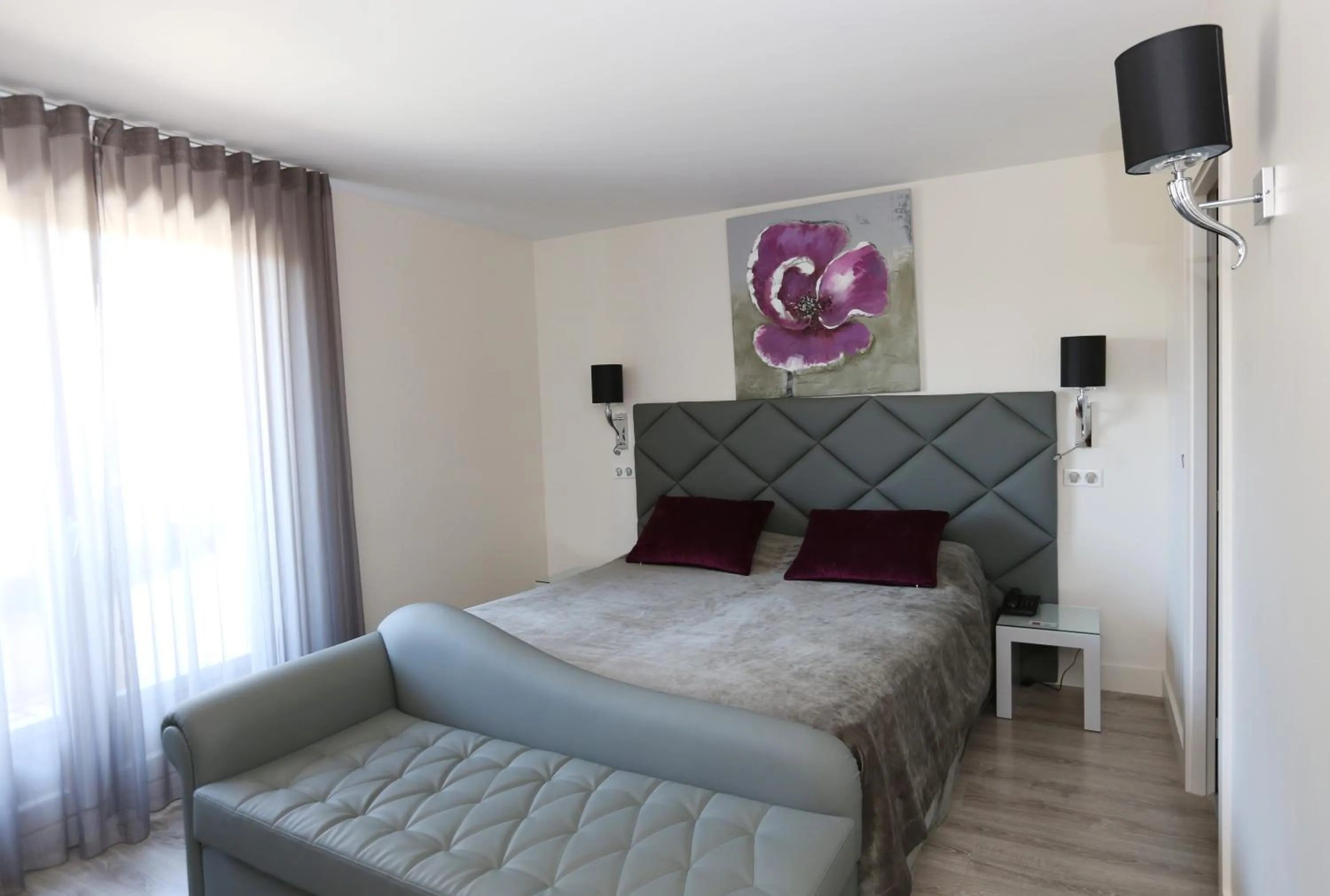 Bed in Les Criquets Hôtel & Spa