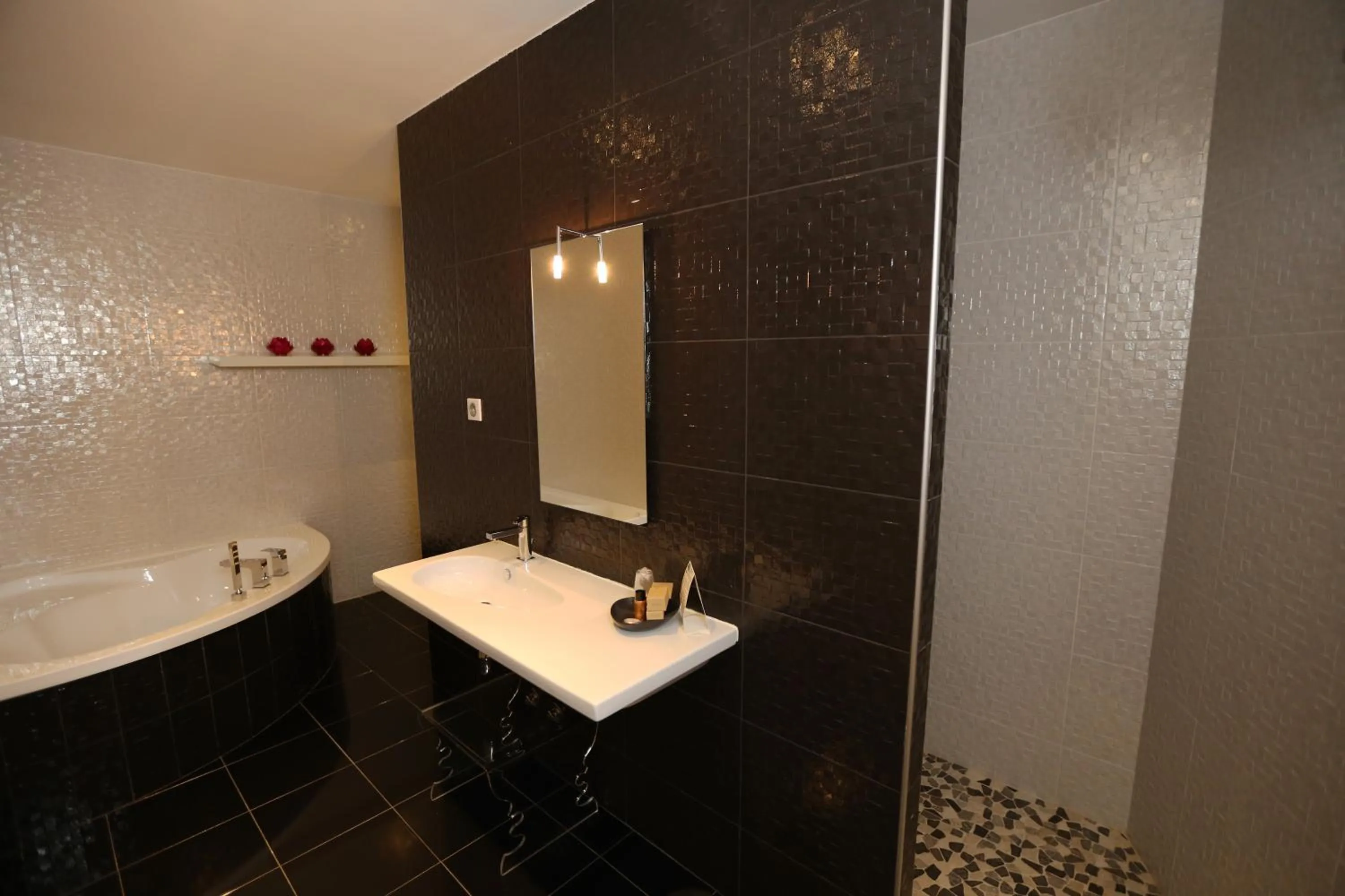 Bathroom in Les Criquets Hôtel & Spa