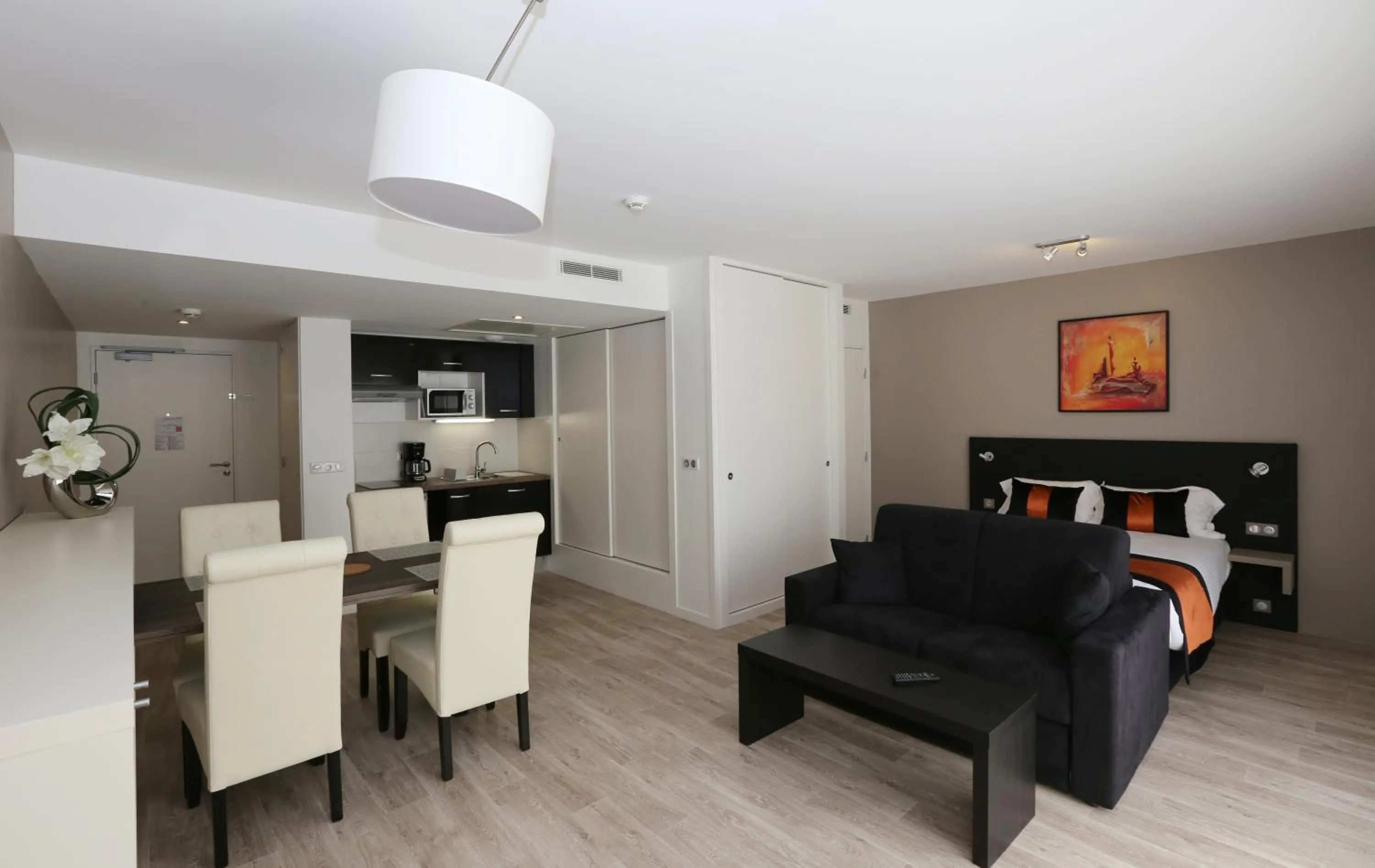 Photo of the whole room in Les Criquets Hôtel & Spa