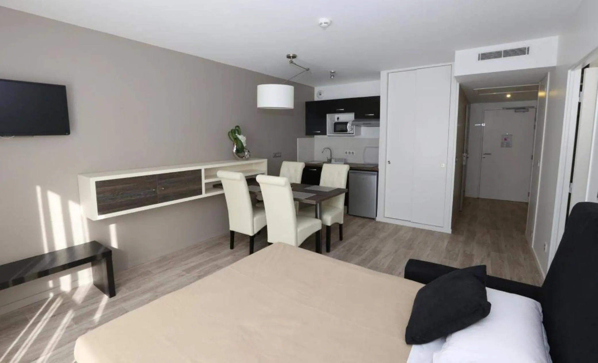 Seating area, Bed in Les Criquets Hôtel & Spa