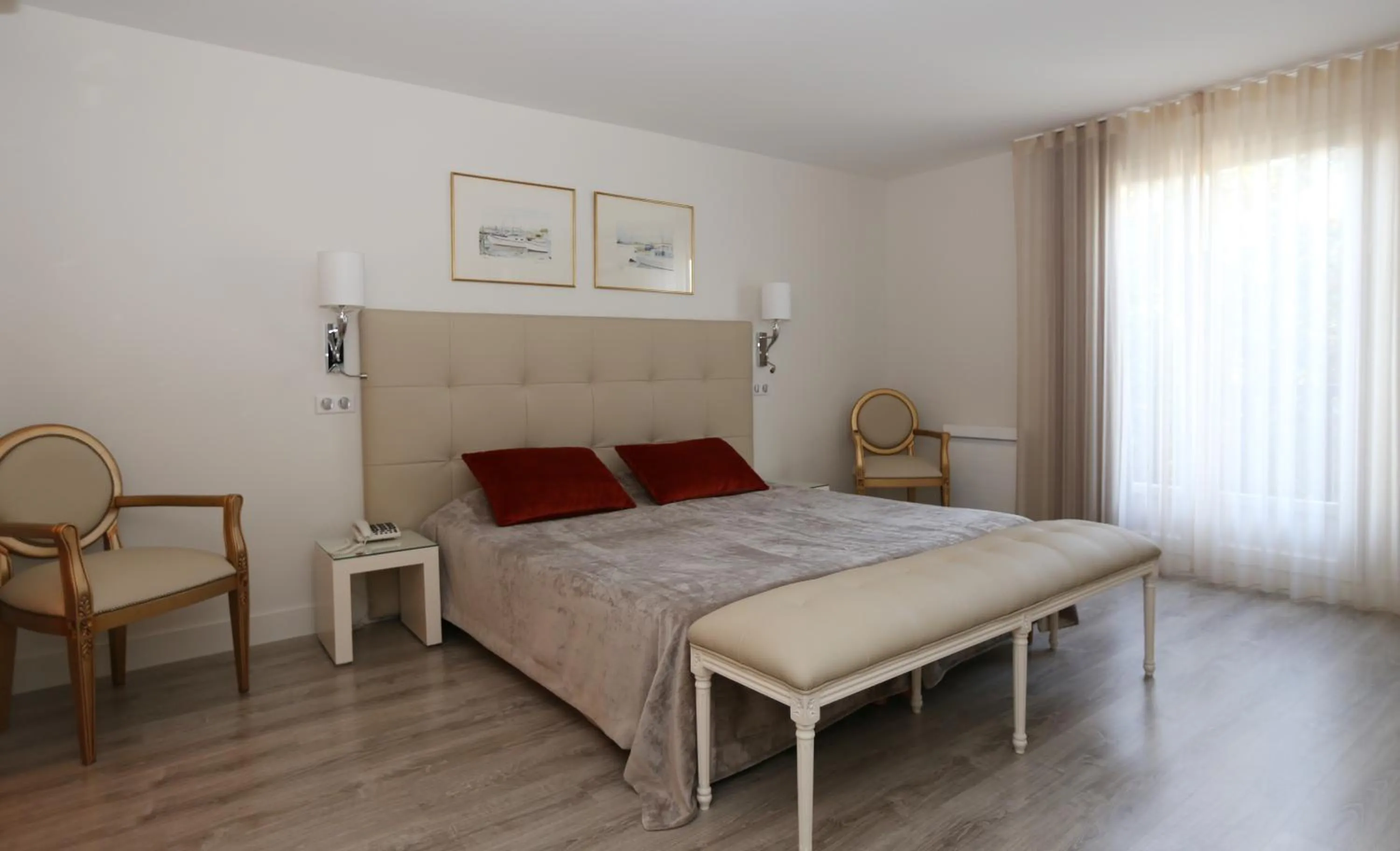 Bed in Les Criquets Hôtel & Spa