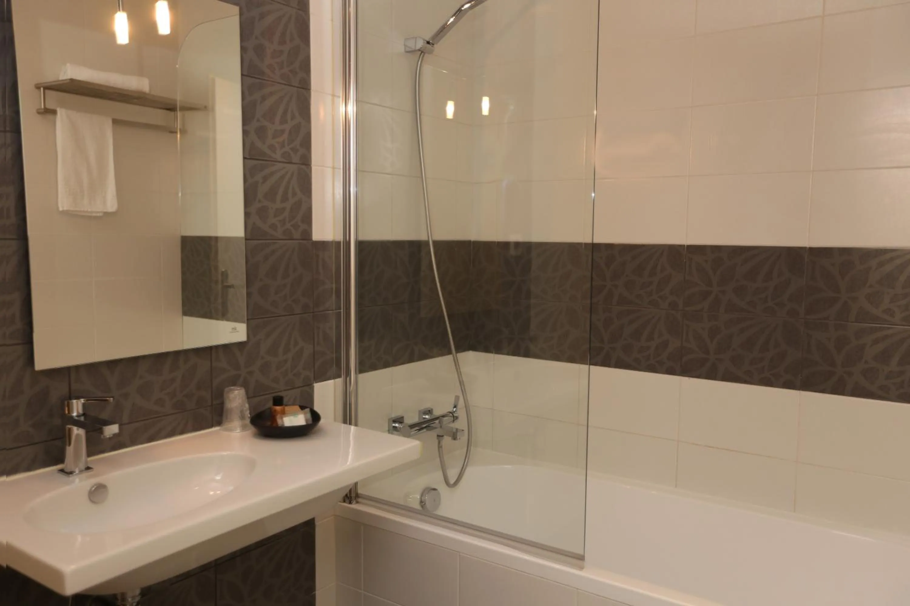 Bathroom in Les Criquets Hôtel & Spa