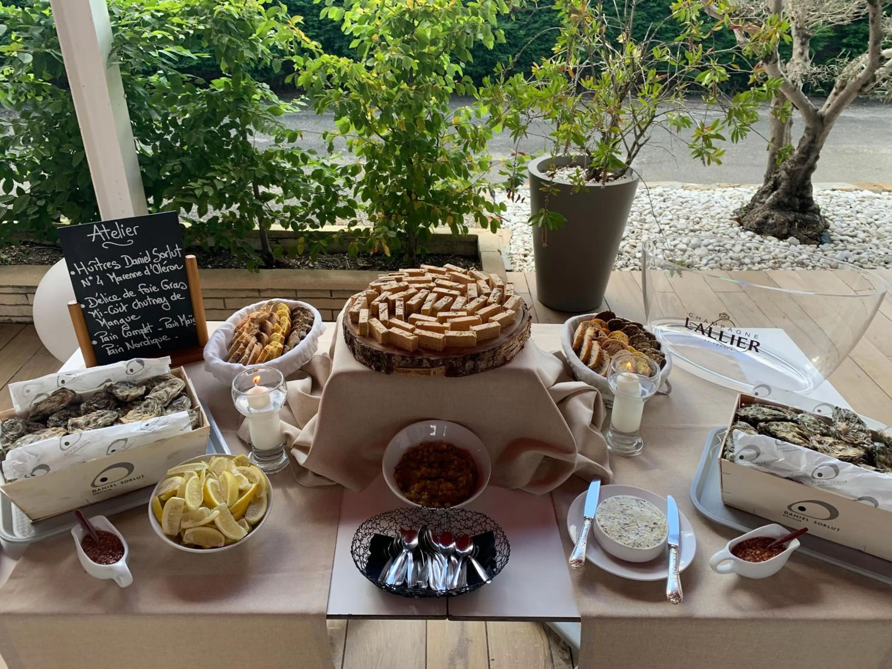 Meals in Les Criquets Hôtel & Spa