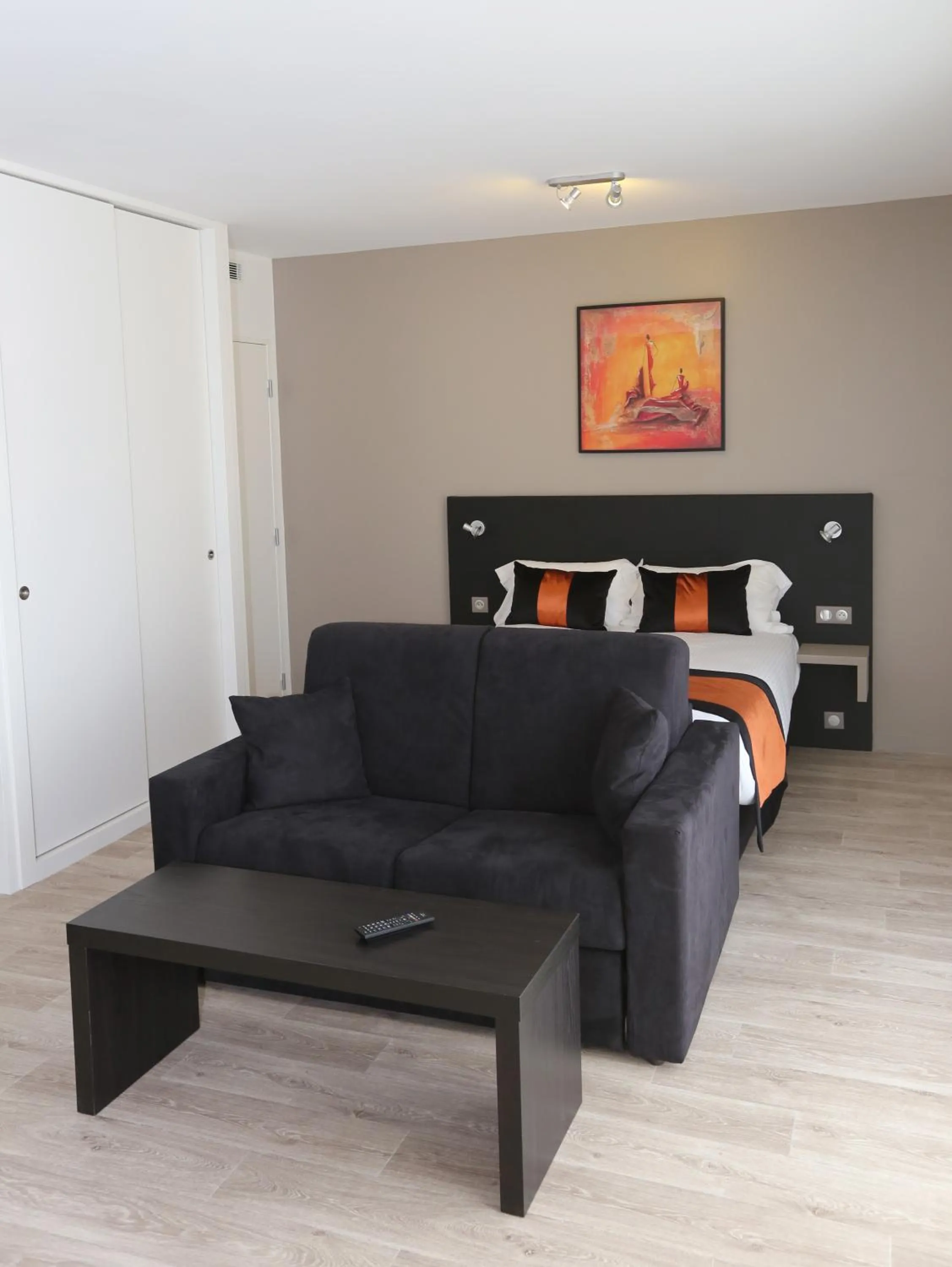 Seating area, Bed in Les Criquets Hôtel & Spa