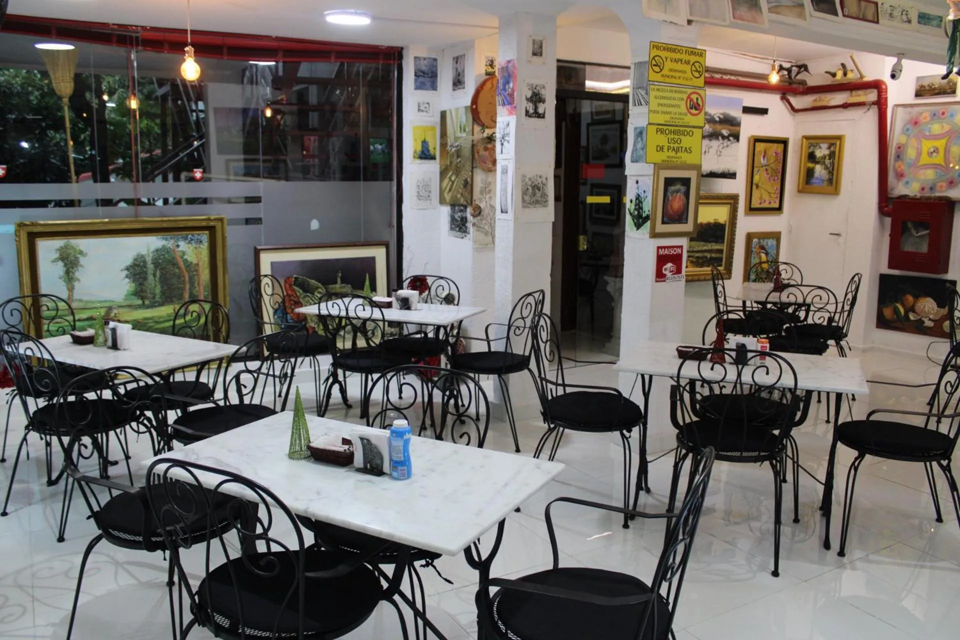 Restaurant/places to eat in Aparthotel Maison Suisse