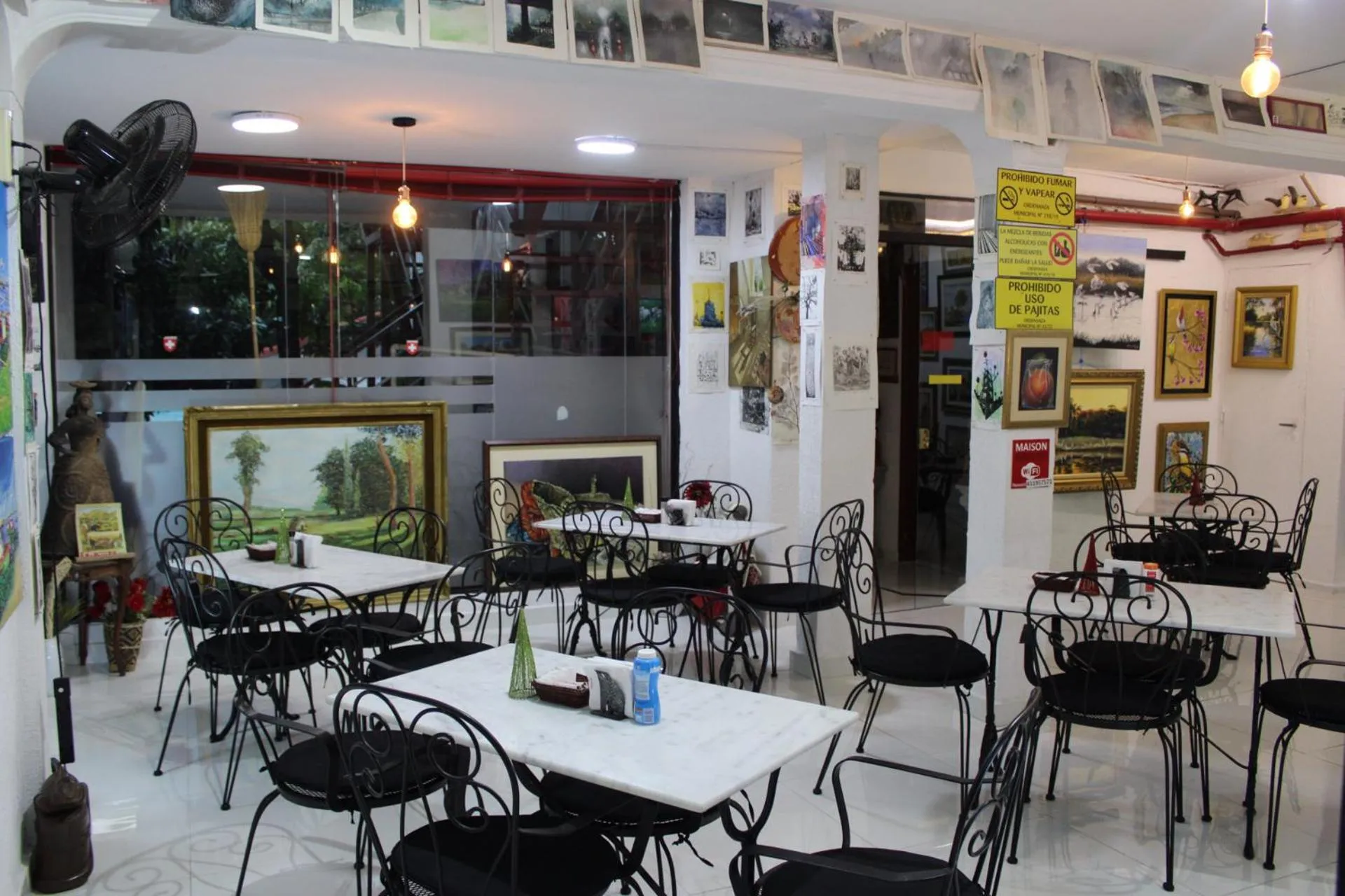 Breakfast in Aparthotel Maison Suisse