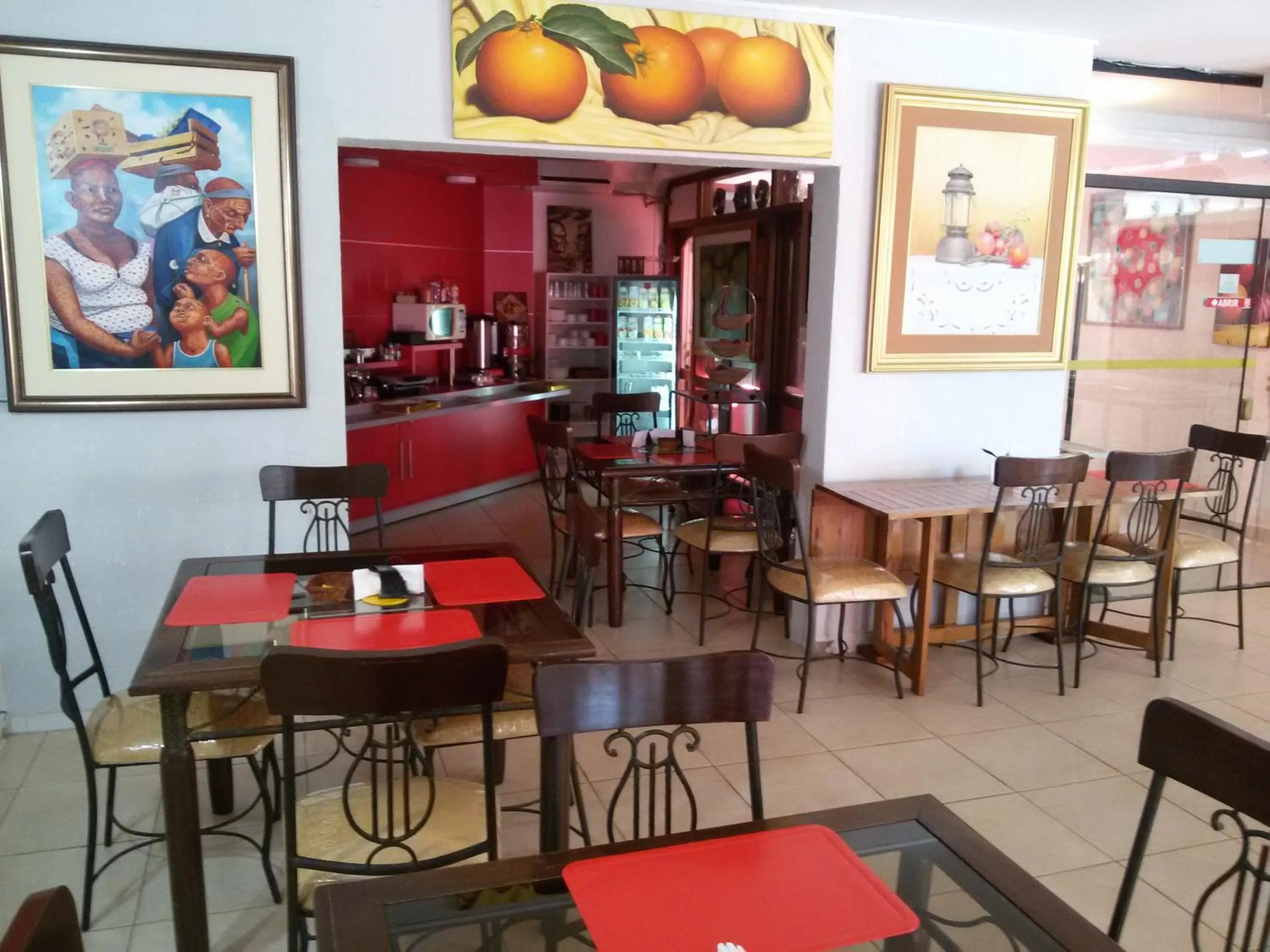 Restaurant/places to eat in ApartHotel Maison Suisse