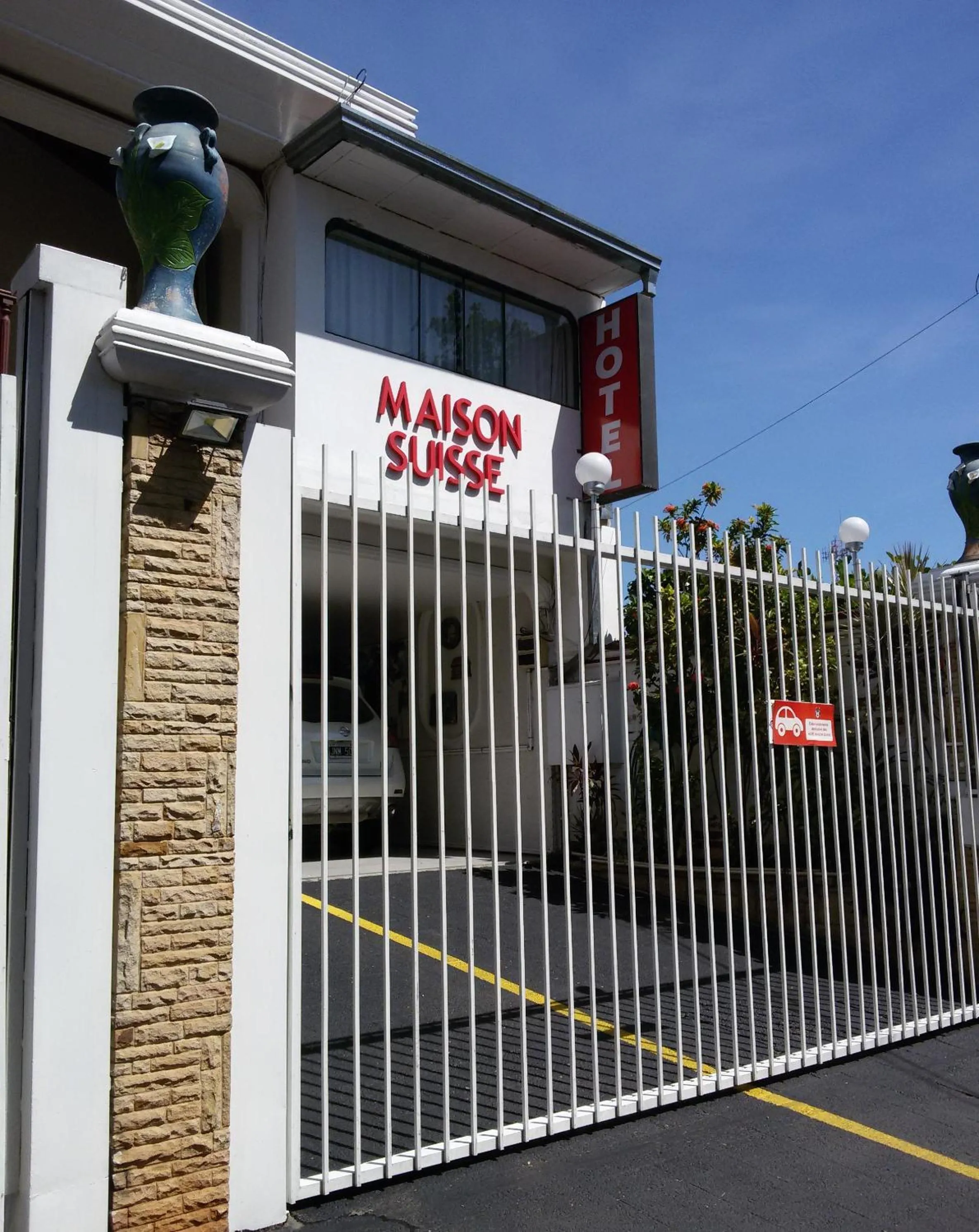 Facade/entrance in ApartHotel Maison Suisse