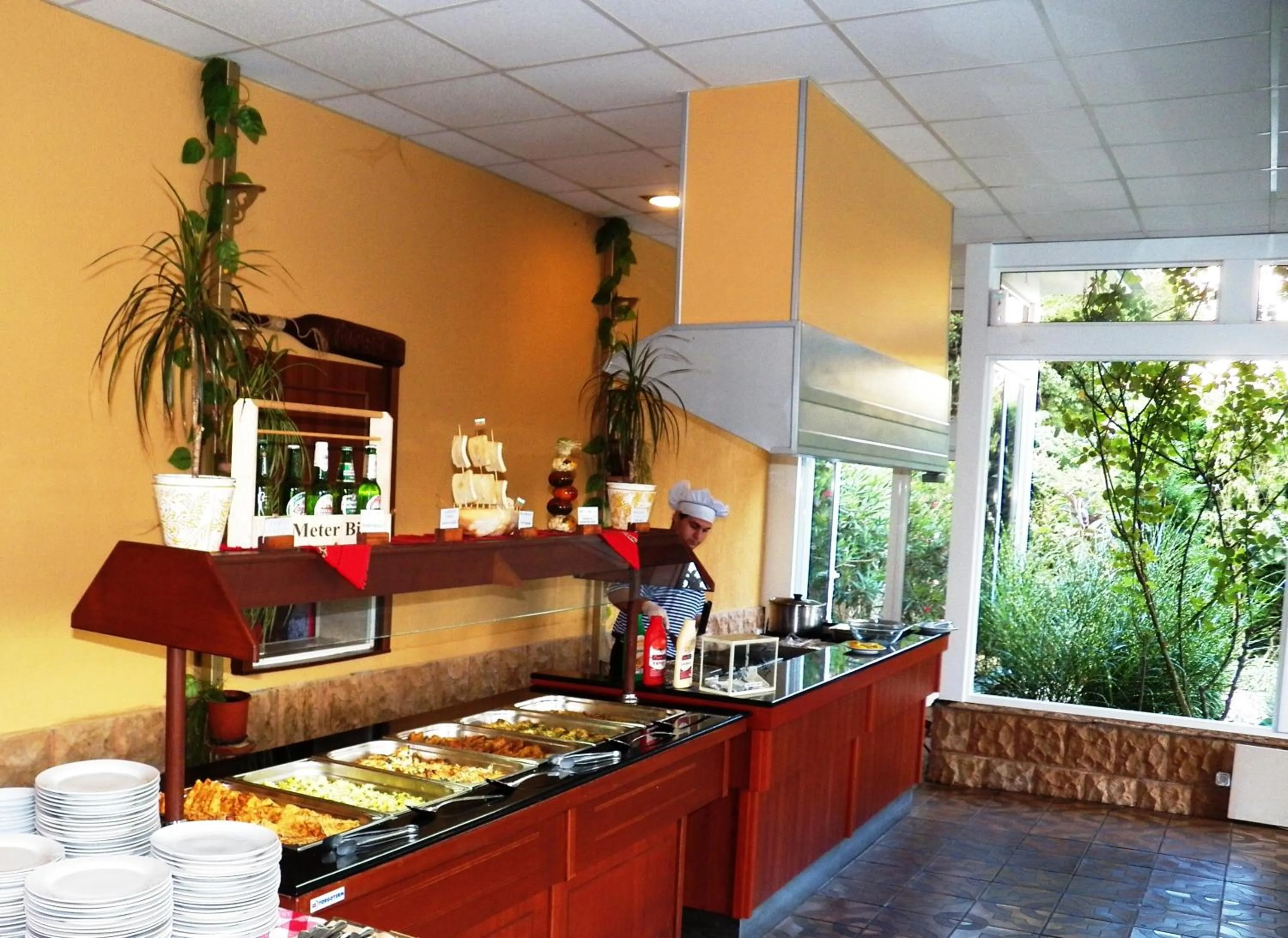 Restaurant/places to eat in Joya Park Hotel