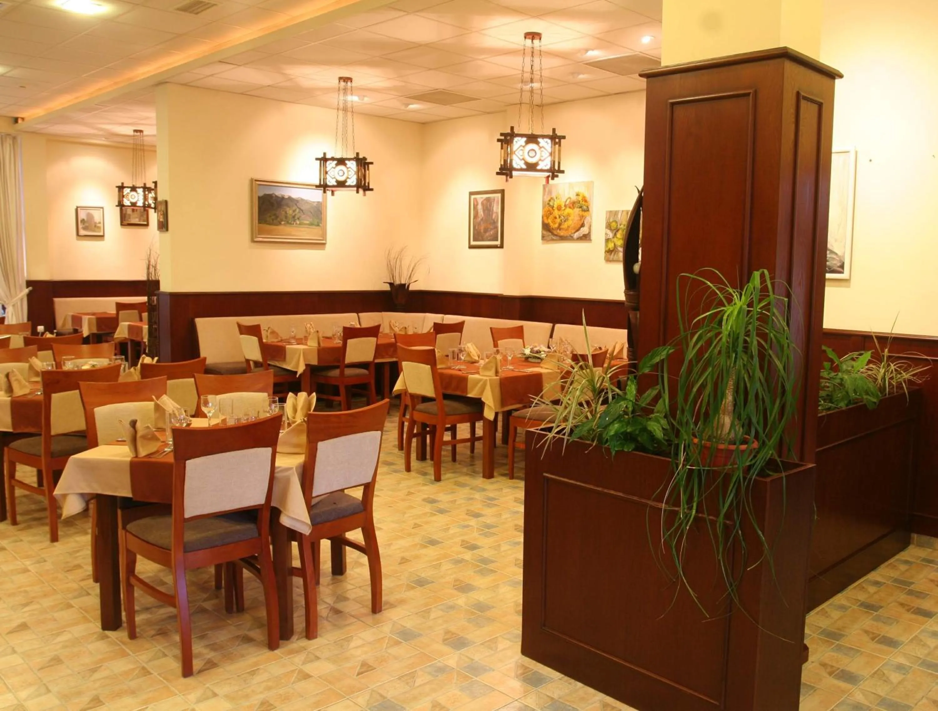 Restaurant/places to eat in Joya Park Hotel