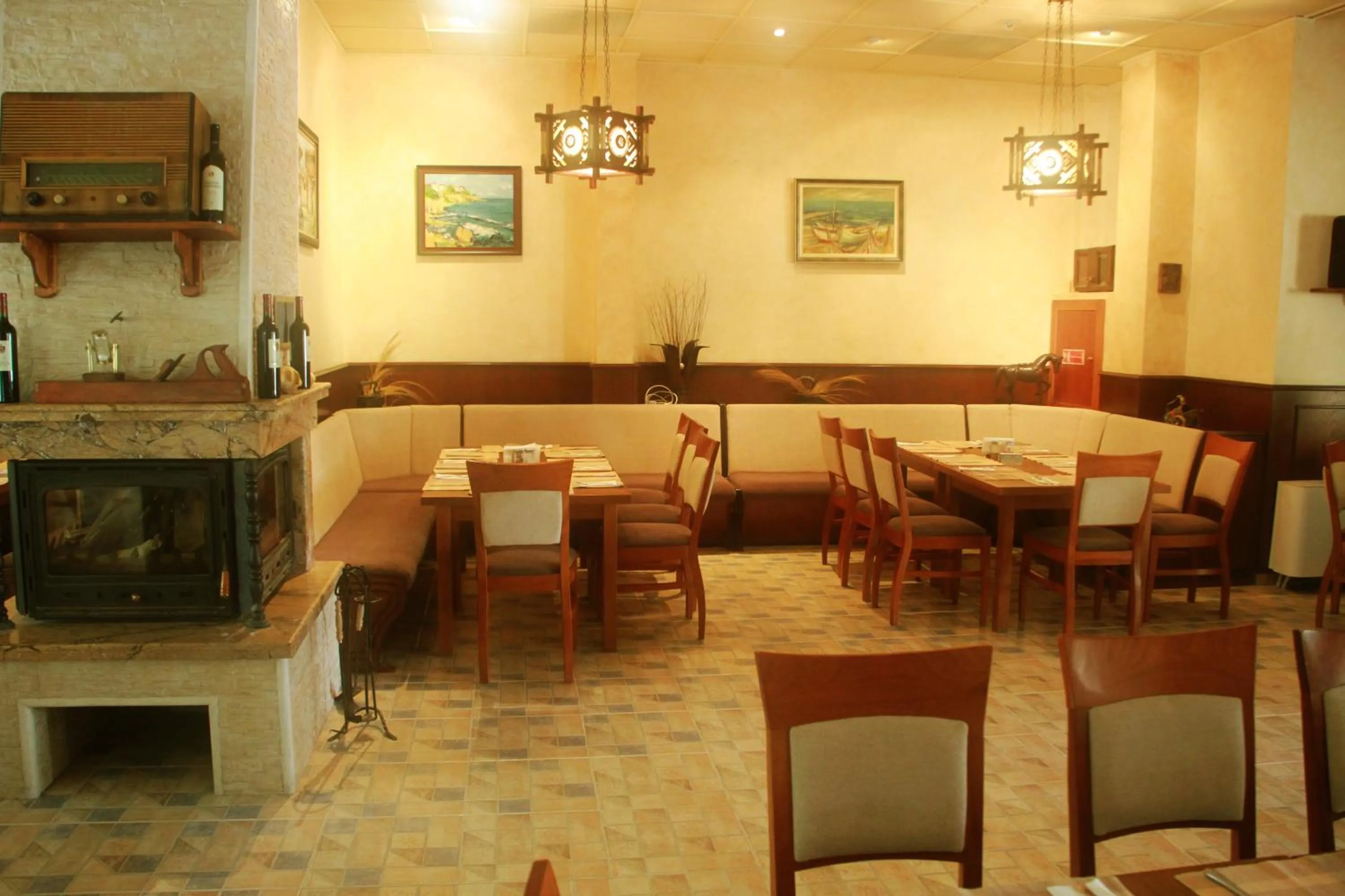 Restaurant/places to eat in Joya Park Hotel