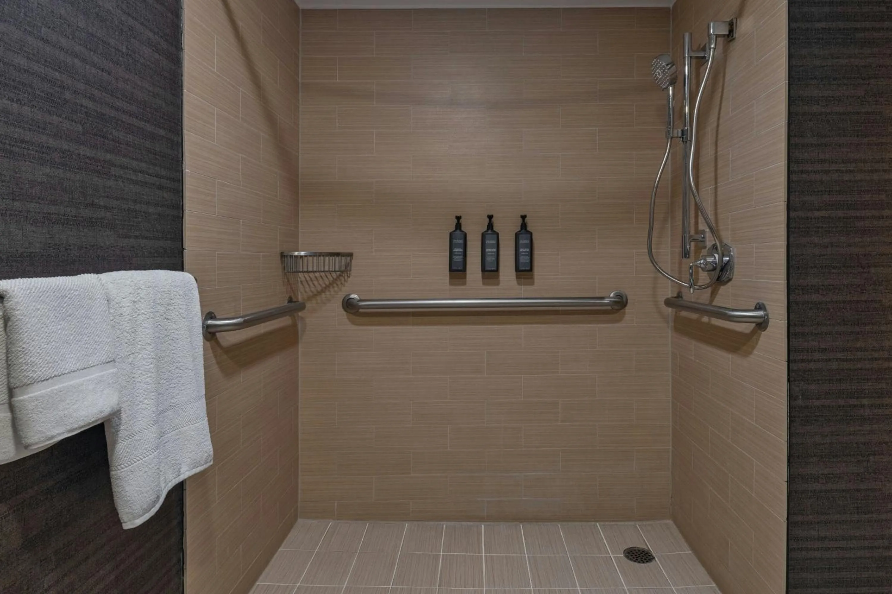 Bathroom in Sheraton Albuquerque Airport Hotel