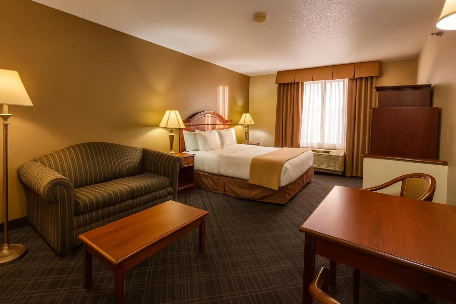 Bed in Stay USA Hotel and Suites