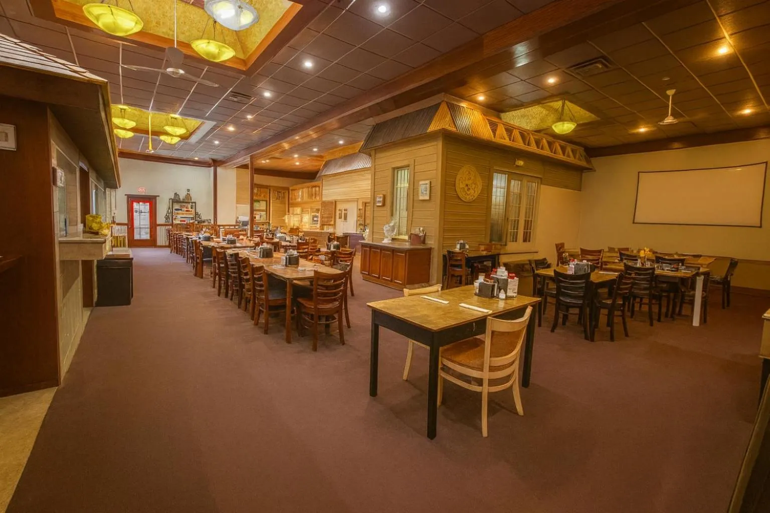 Restaurant/places to eat in Stay USA Hotel and Suites