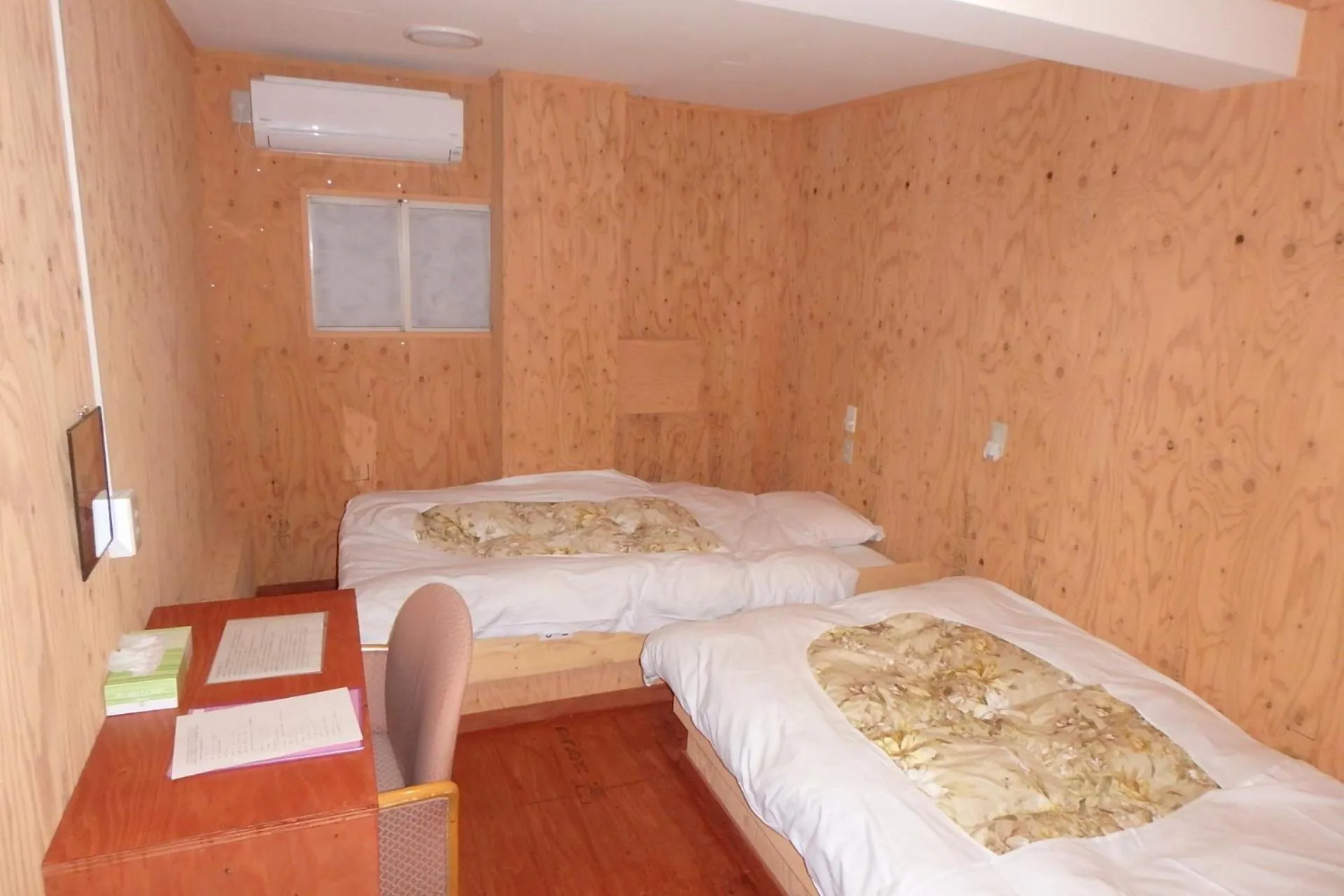 Bed in Guesthouse Otaru Wanokaze