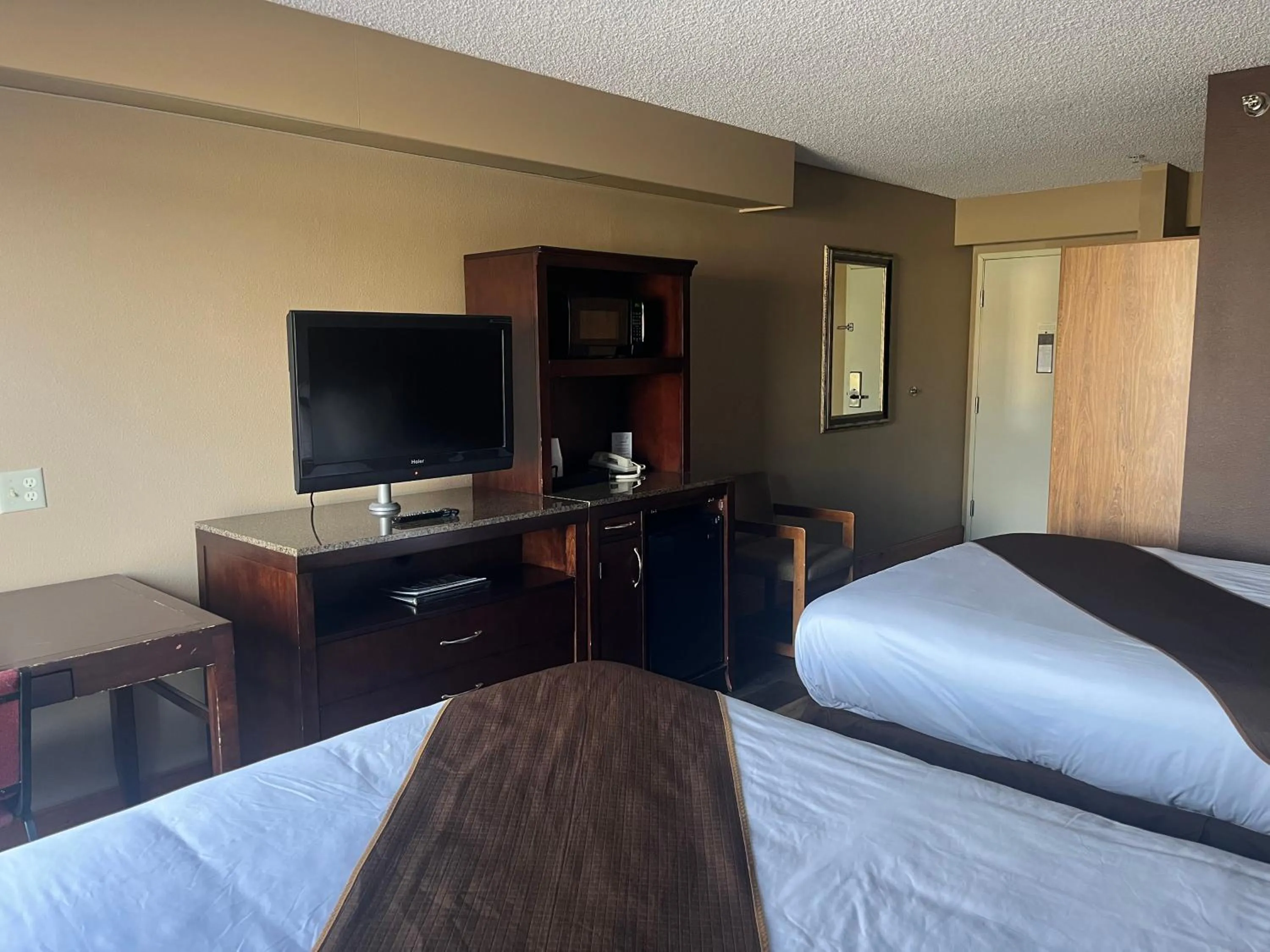 TV and multimedia, Bed in Americas Best Value Inn Kalispell
