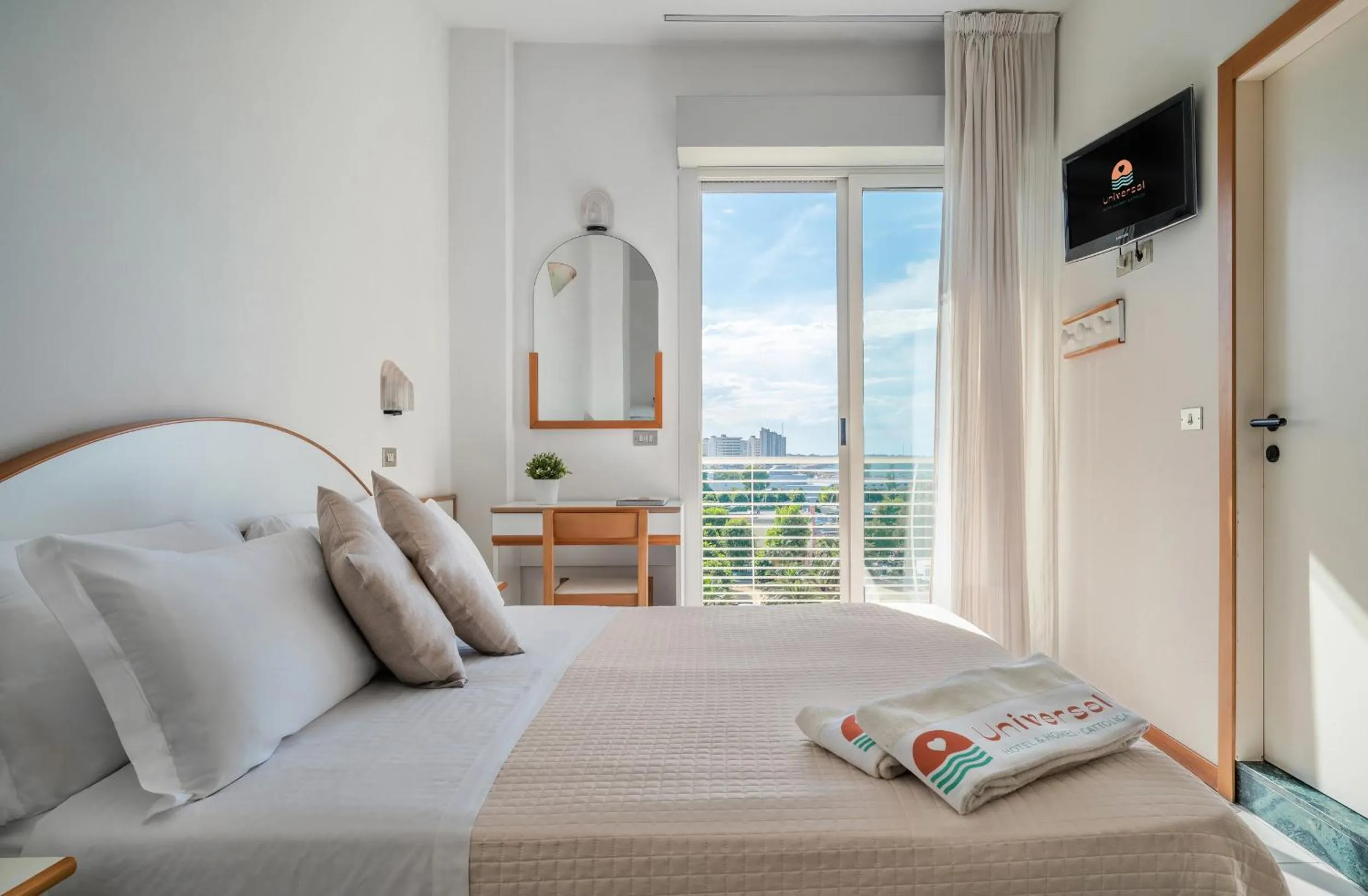 Animals, Bed in Hotel Universal