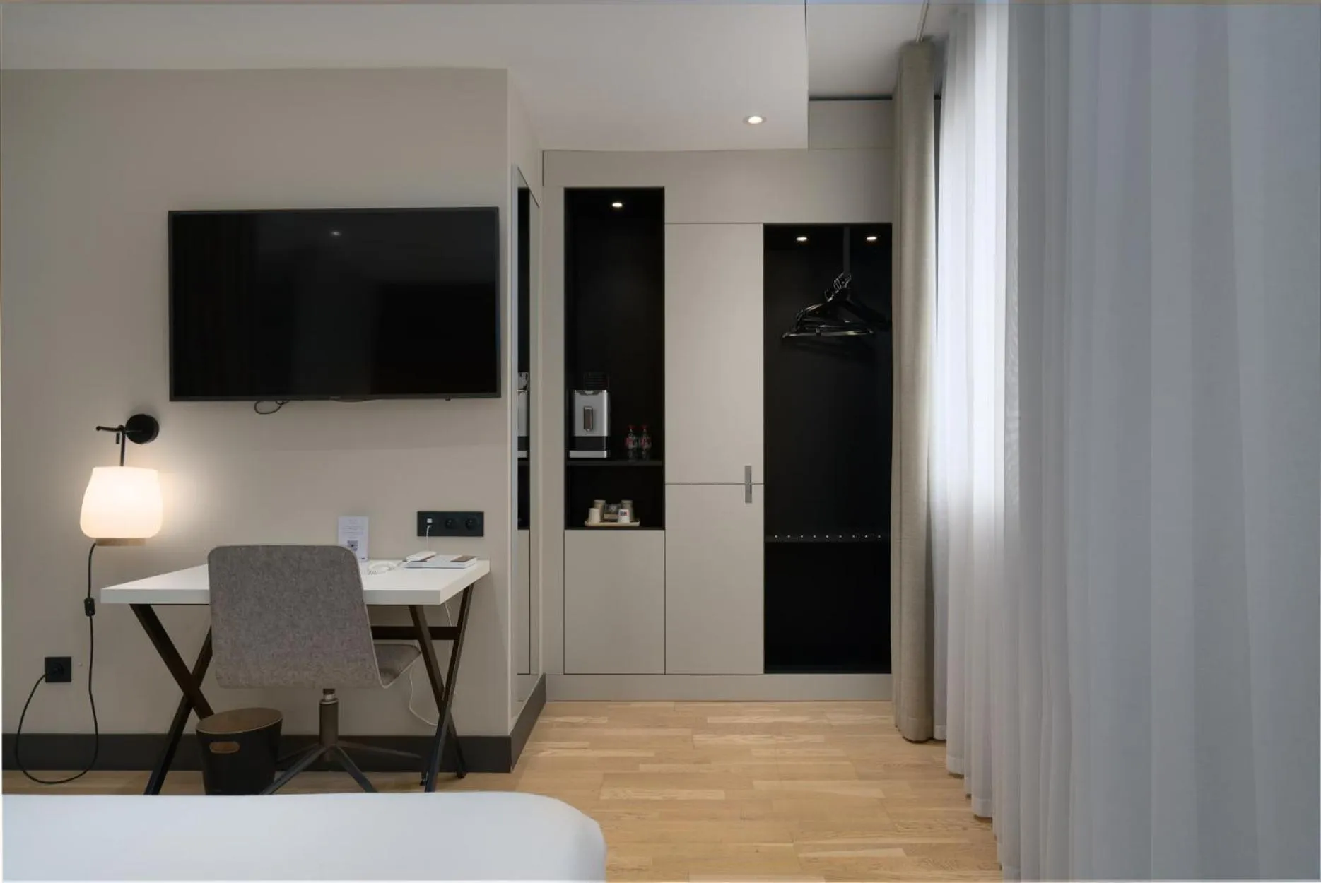 TV and multimedia in Maison Nô - Hôtel et Rooftop