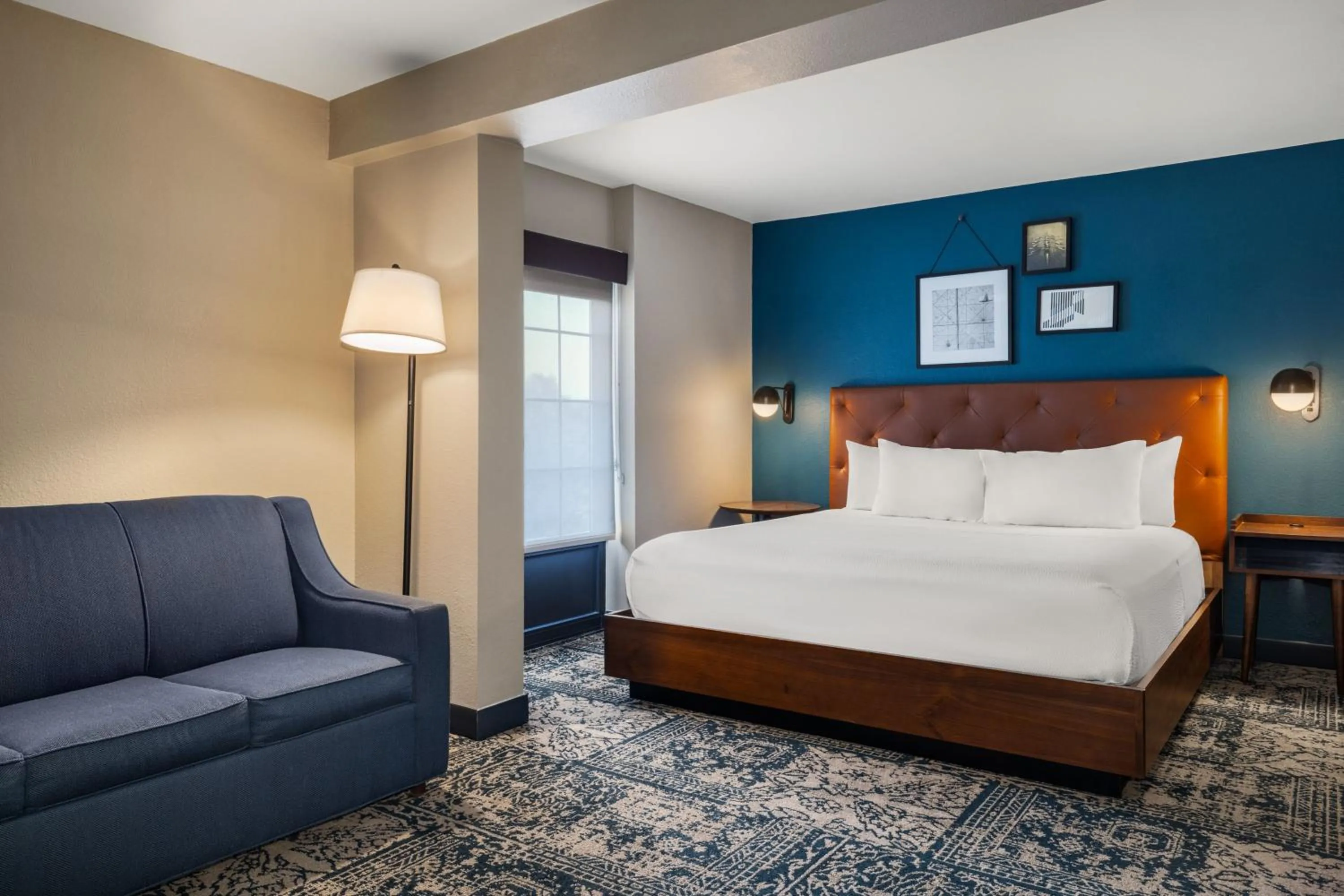 Photo of the whole room, Bed in Four Points by Sheraton Greensboro Airport