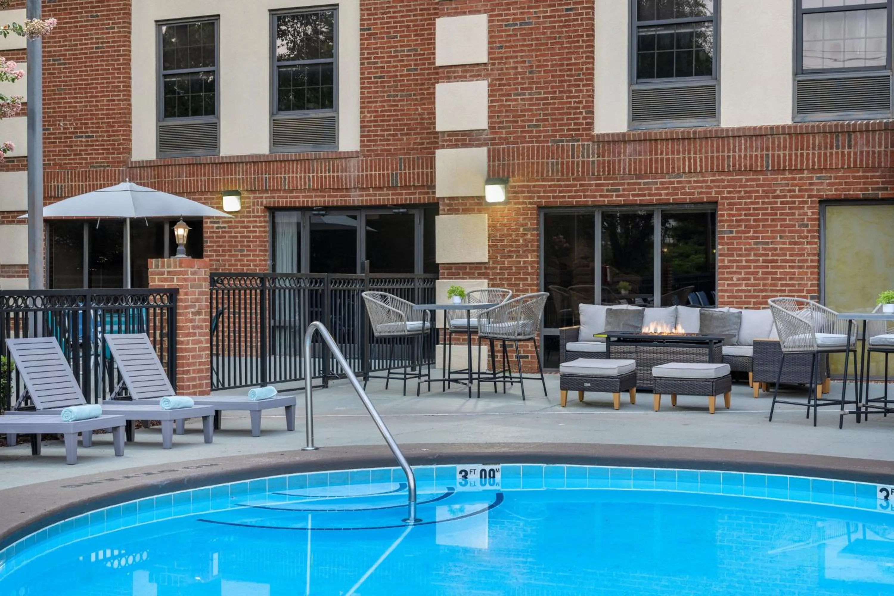 Swimming pool in Four Points by Sheraton Greensboro Airport