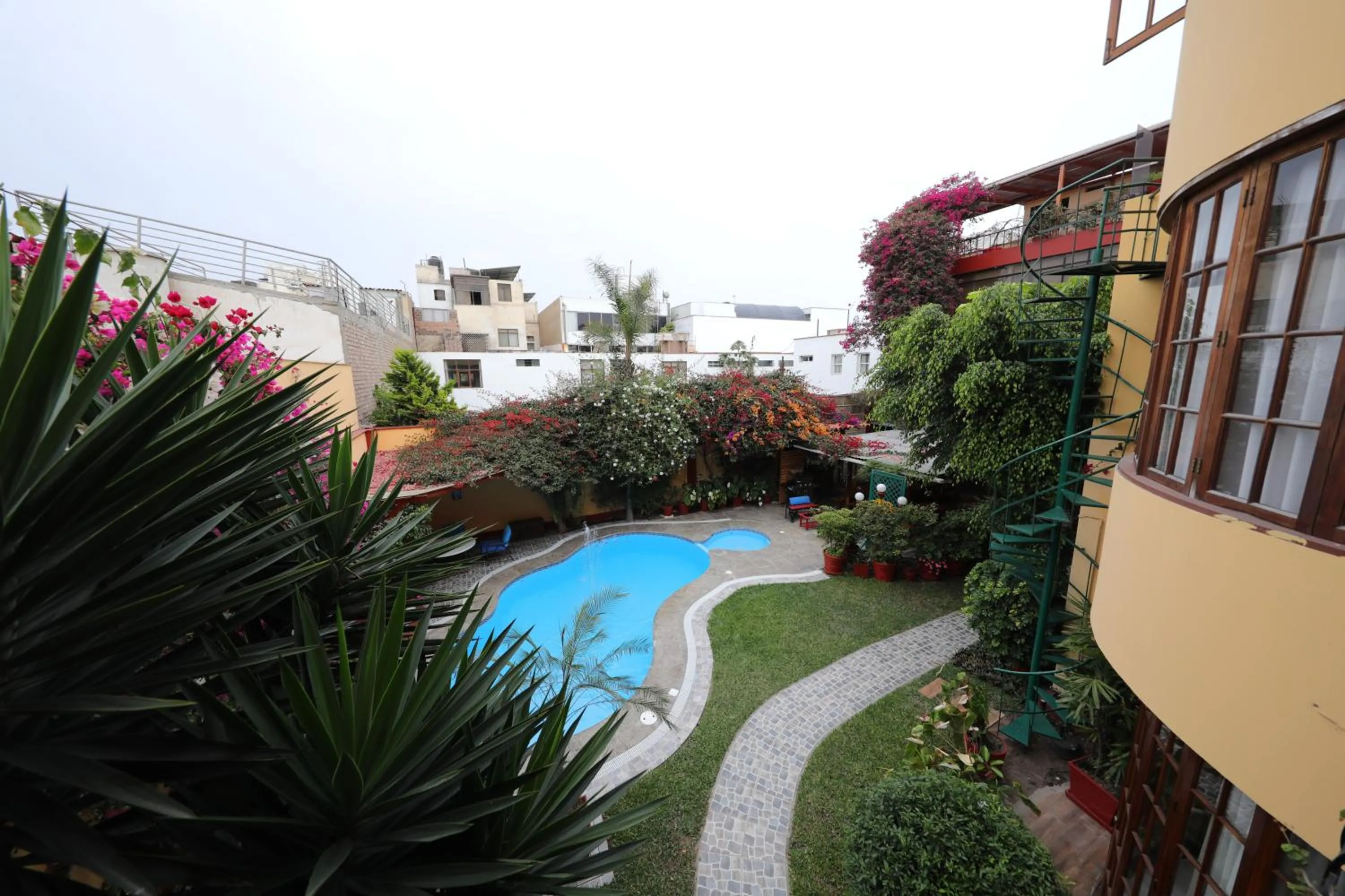 Swimming pool in Peru Star Apart-Hotel