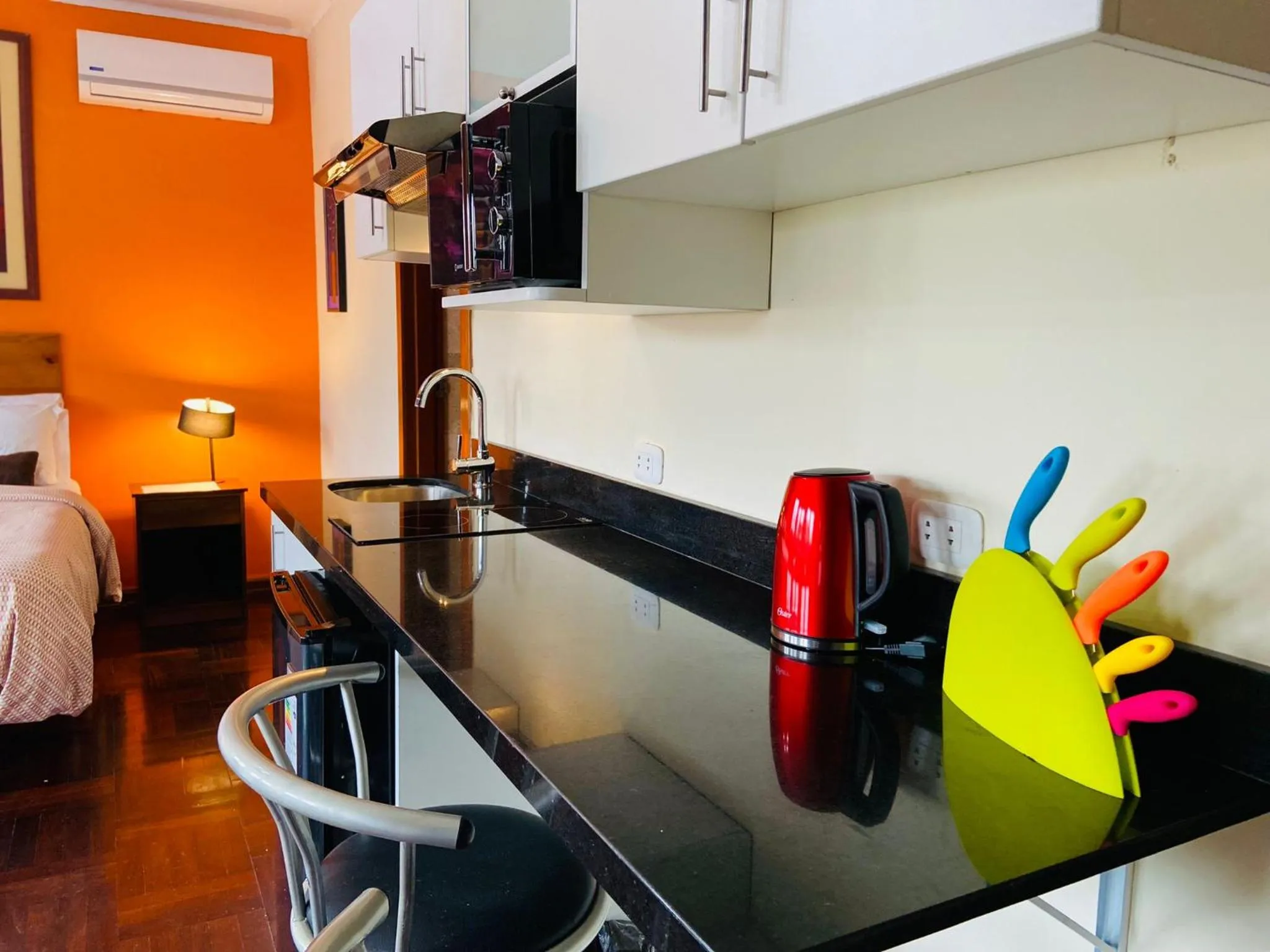 Kitchen or kitchenette, Bed in Peru Star Apart-Hotel