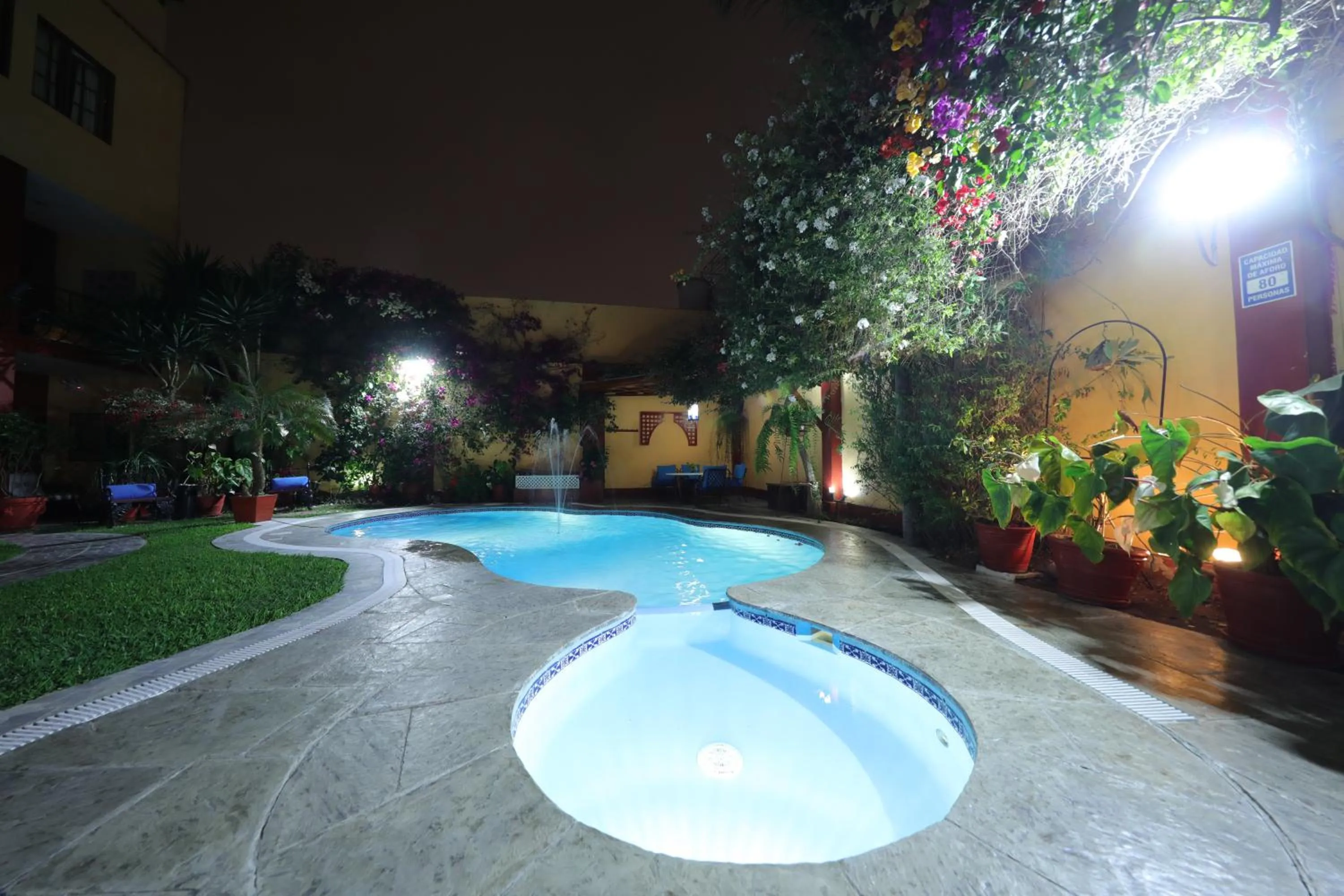 Swimming pool in Peru Star Apart-Hotel