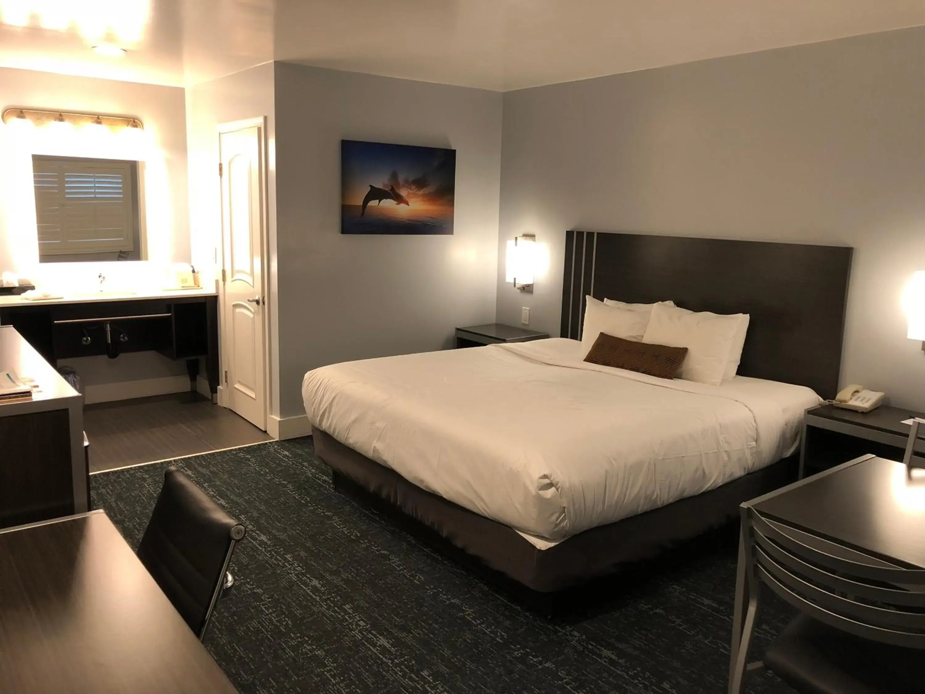 King Room in Pacific Inn Monterey King Room in Pacific Inn Monterey