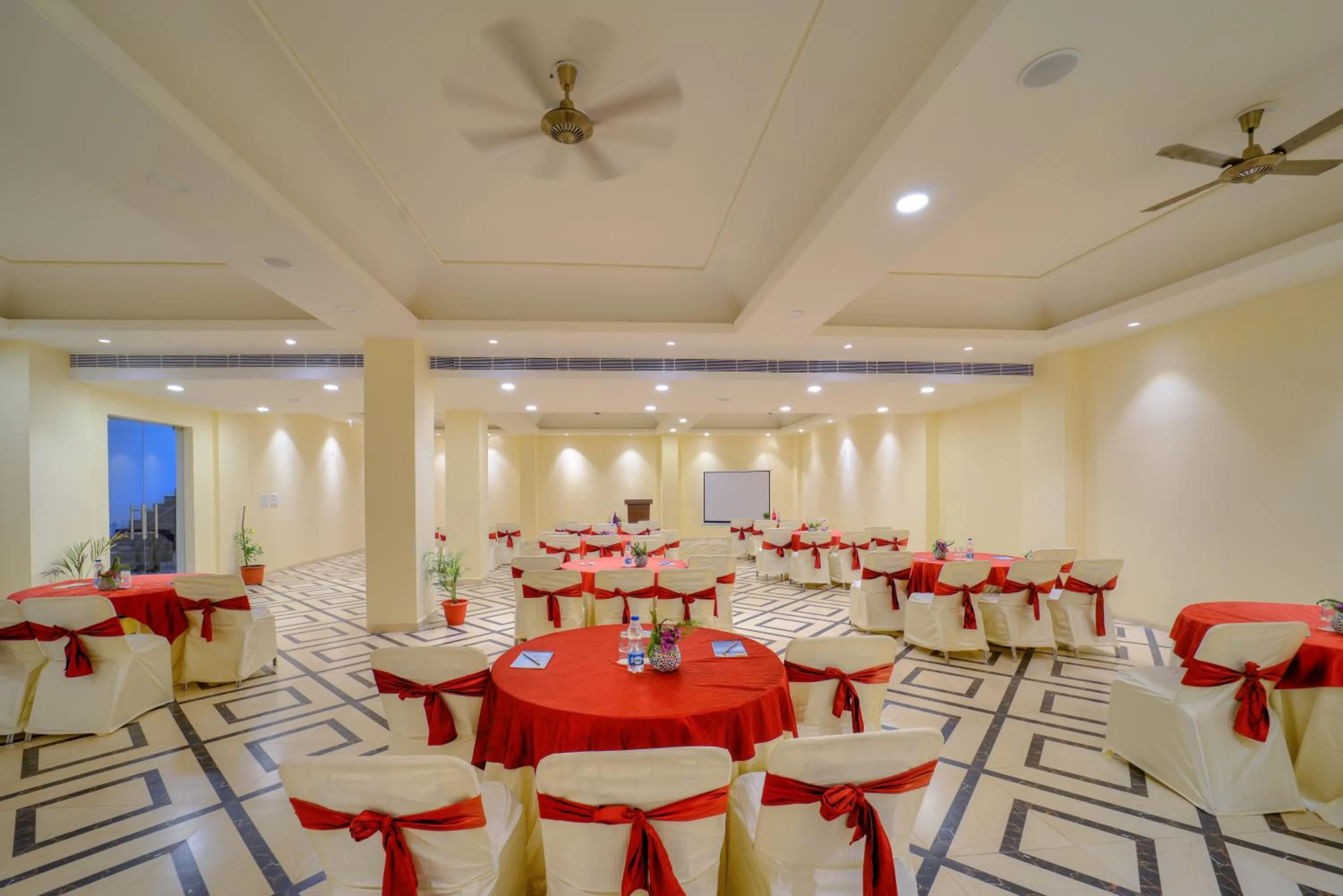 Meeting/conference room in WelcomHeritage Mount Valley Resort Ranthambore