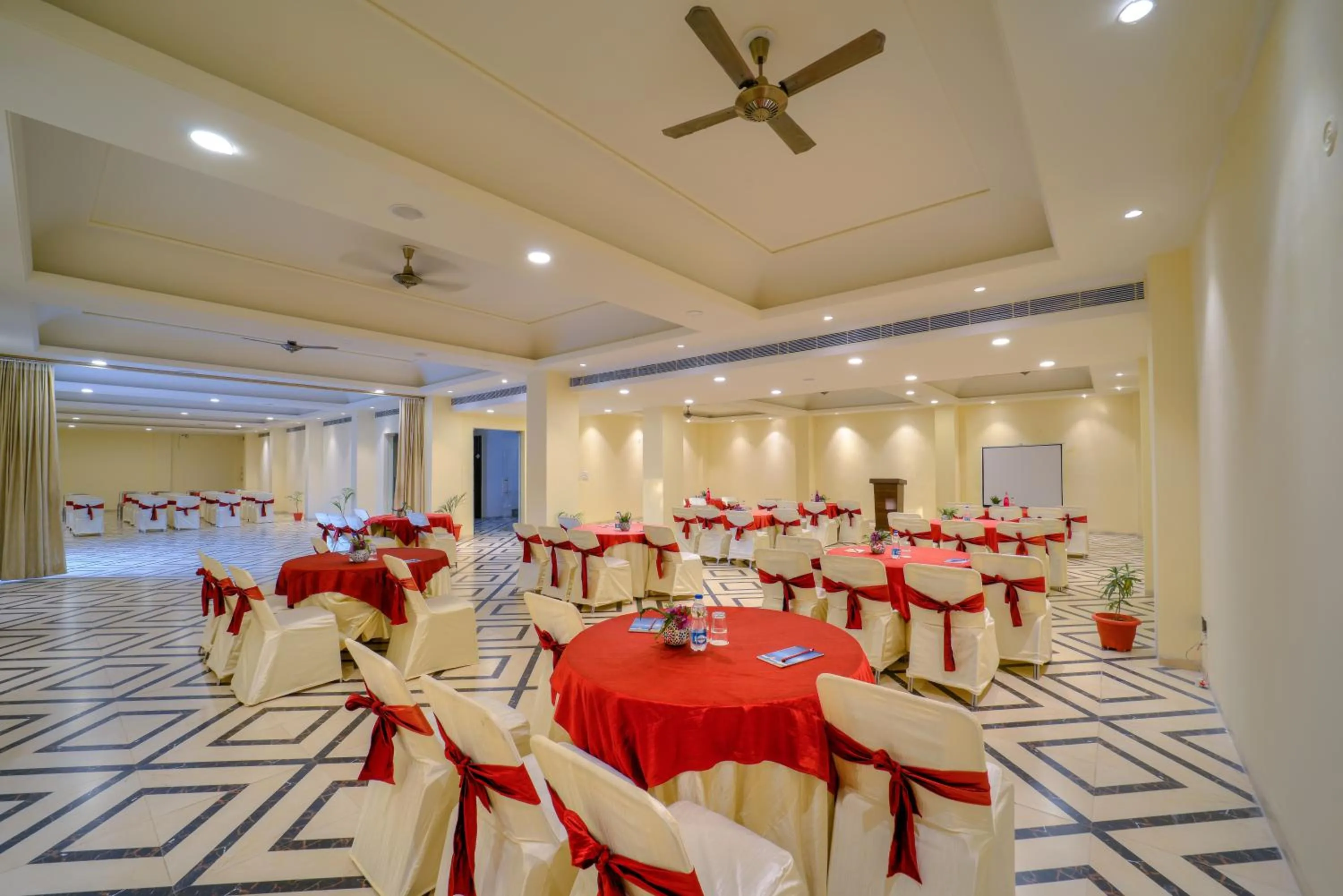 Banquet/Function facilities in WelcomHeritage Mount Valley Resort Ranthambore