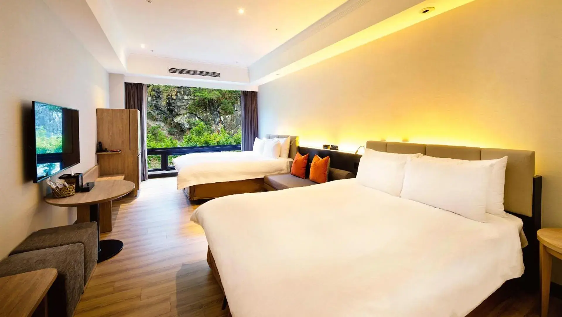 Family Room with Gorge View (2 Adults) in Silks Place Taroko Hotel Family Room with Gorge View (2 Adults) in Silks Place Taroko Hotel