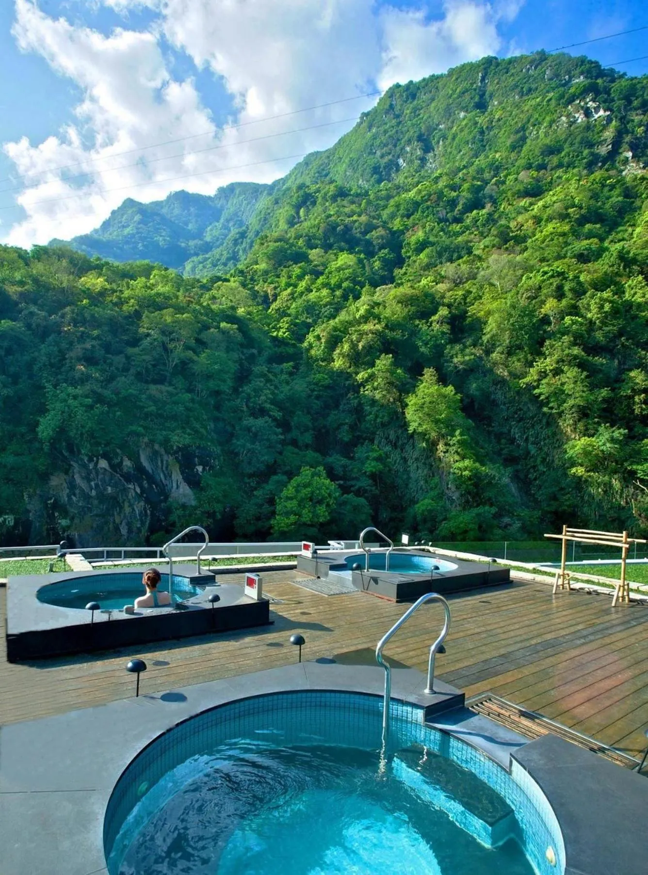 Hot Tub in Silks Place Taroko Hotel