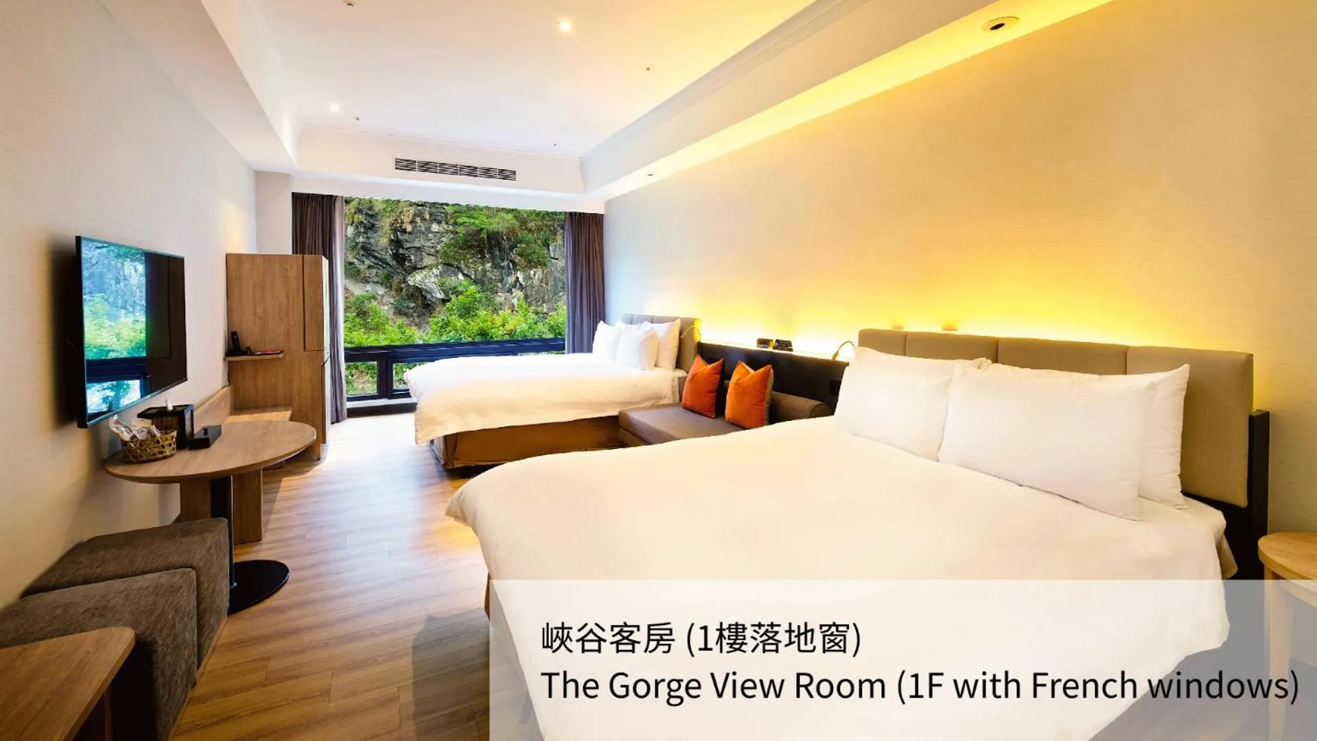 Photo of the whole room, Bed in Silks Place Taroko Hotel