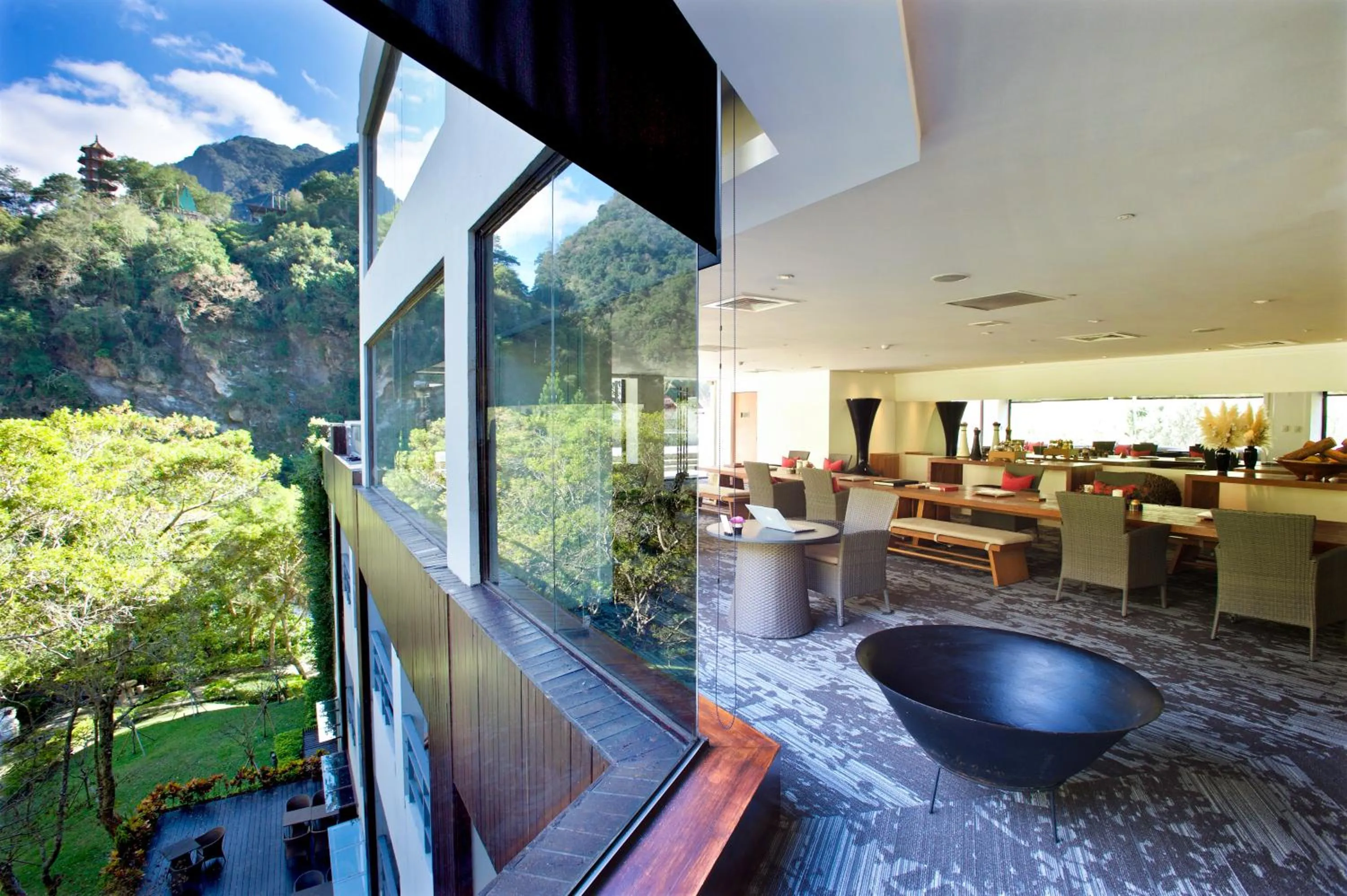 Lounge or bar in Silks Place Taroko Hotel