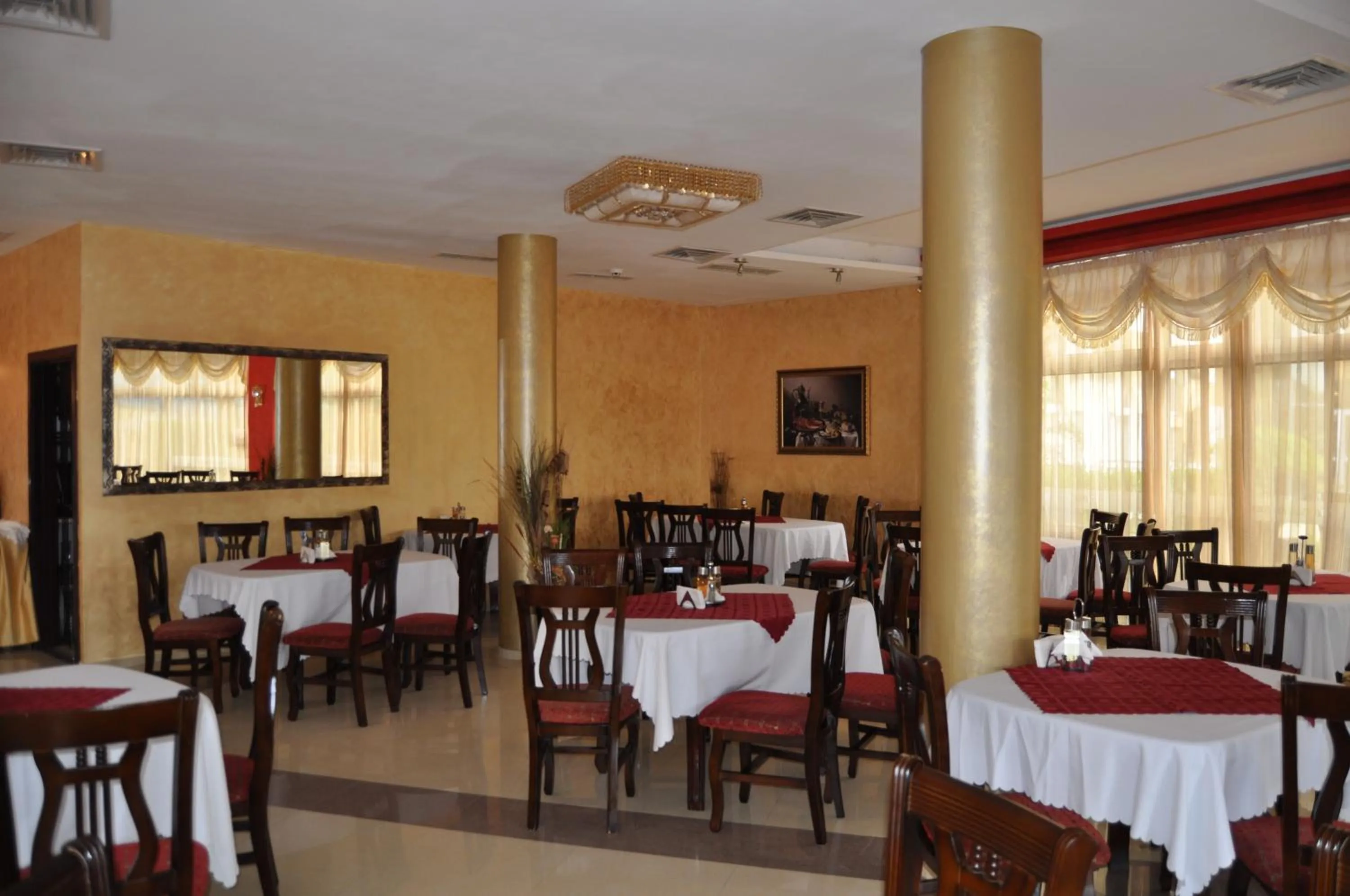 Restaurant/places to eat in Hotel Princess Residence