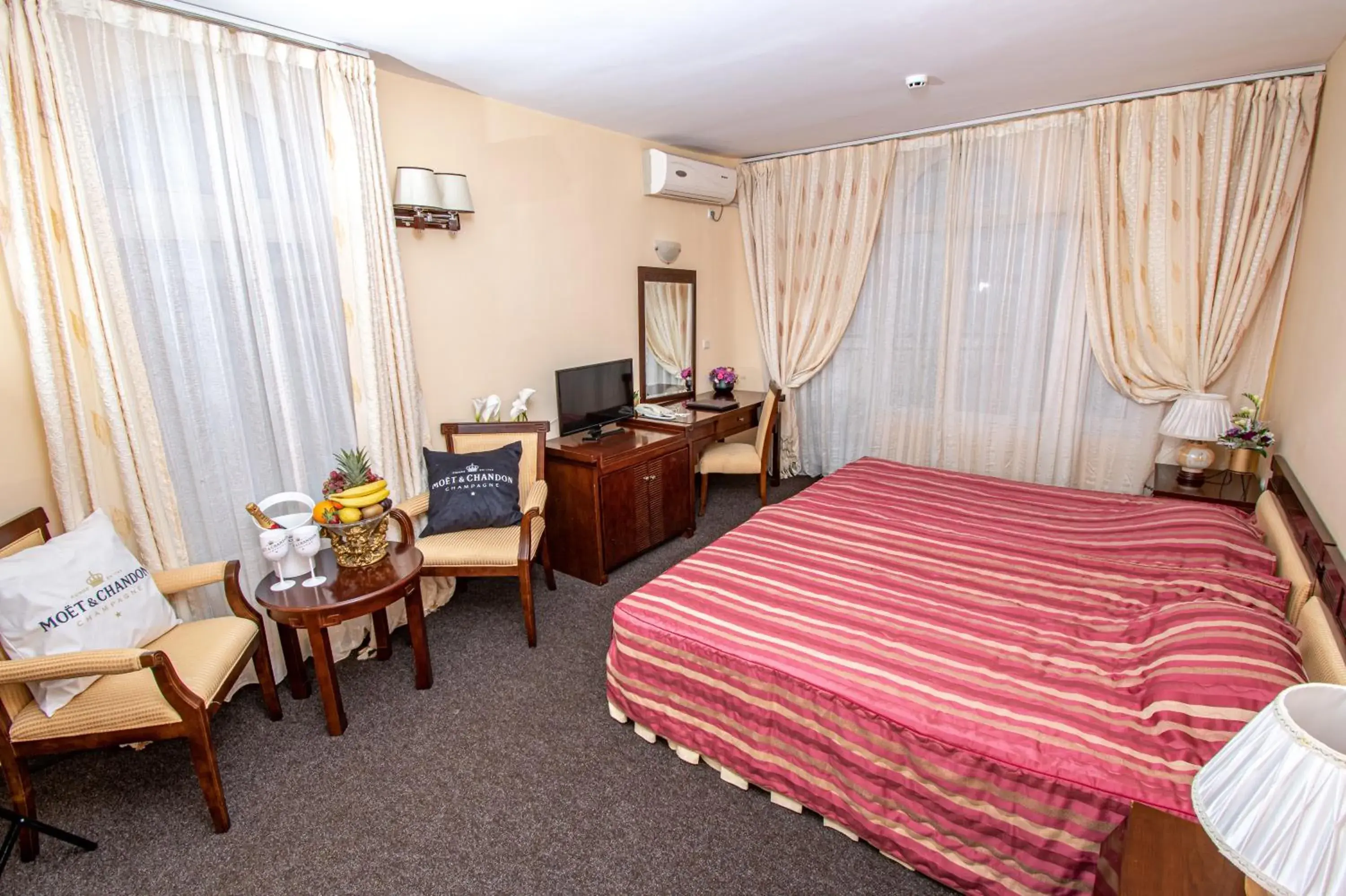 Standard Double Room with Park View (2 Adults) in Hotel Princess Residence Standard Double Room with Park View (2 Adults) in Hotel Princess Residence