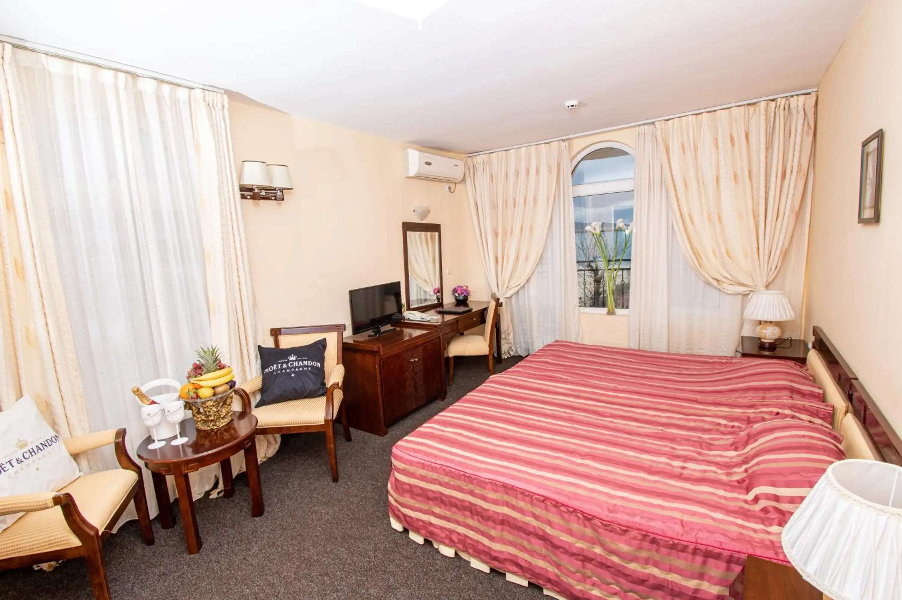 Standard Double Room with Park View (2 Adults + 1 Child) in Hotel Princess Residence Standard Double Room with Park View (2 Adults + 1 Child) in Hotel Princess Residence