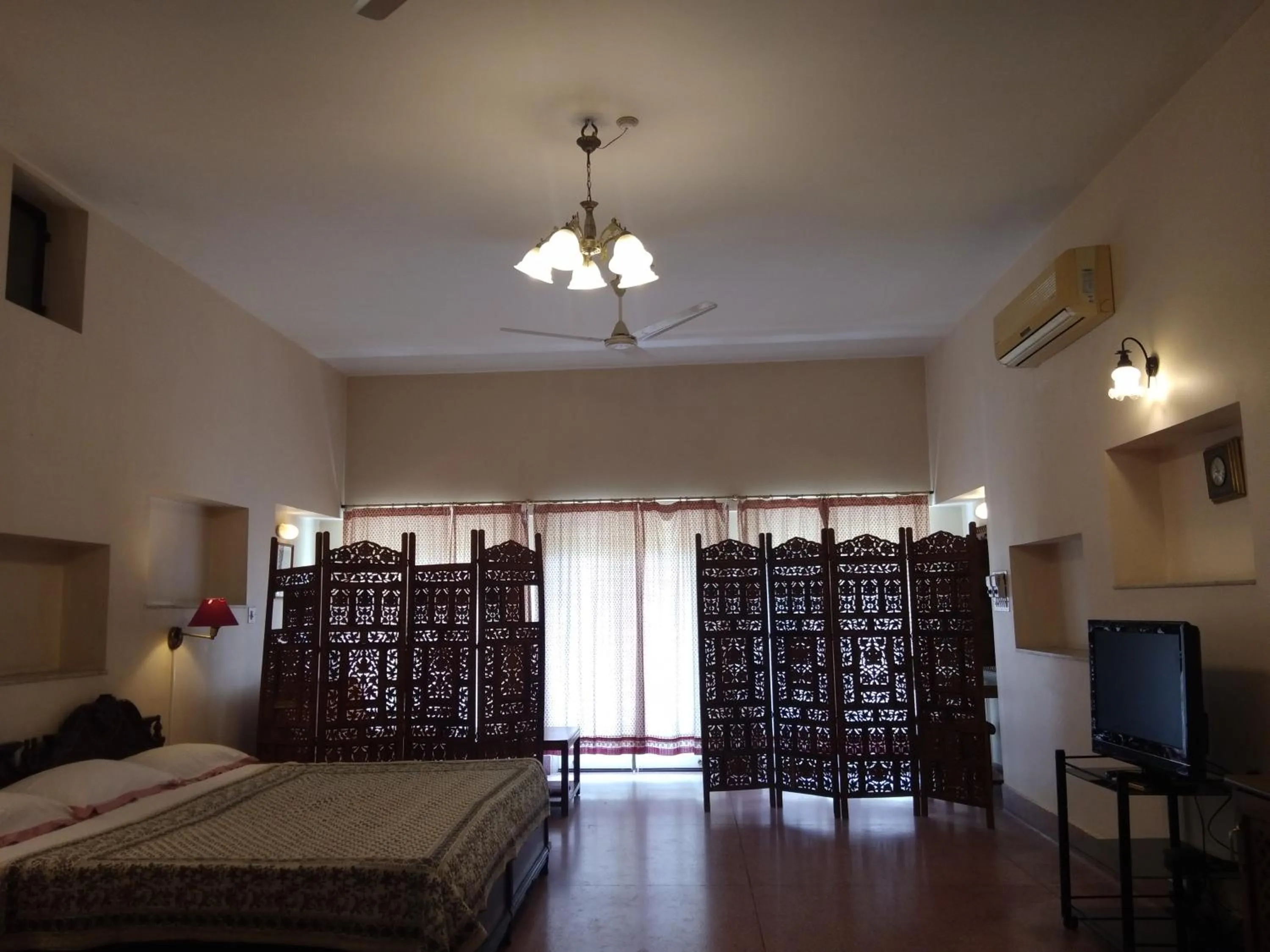 Bedroom, Bed in Hotel Jai Niwas