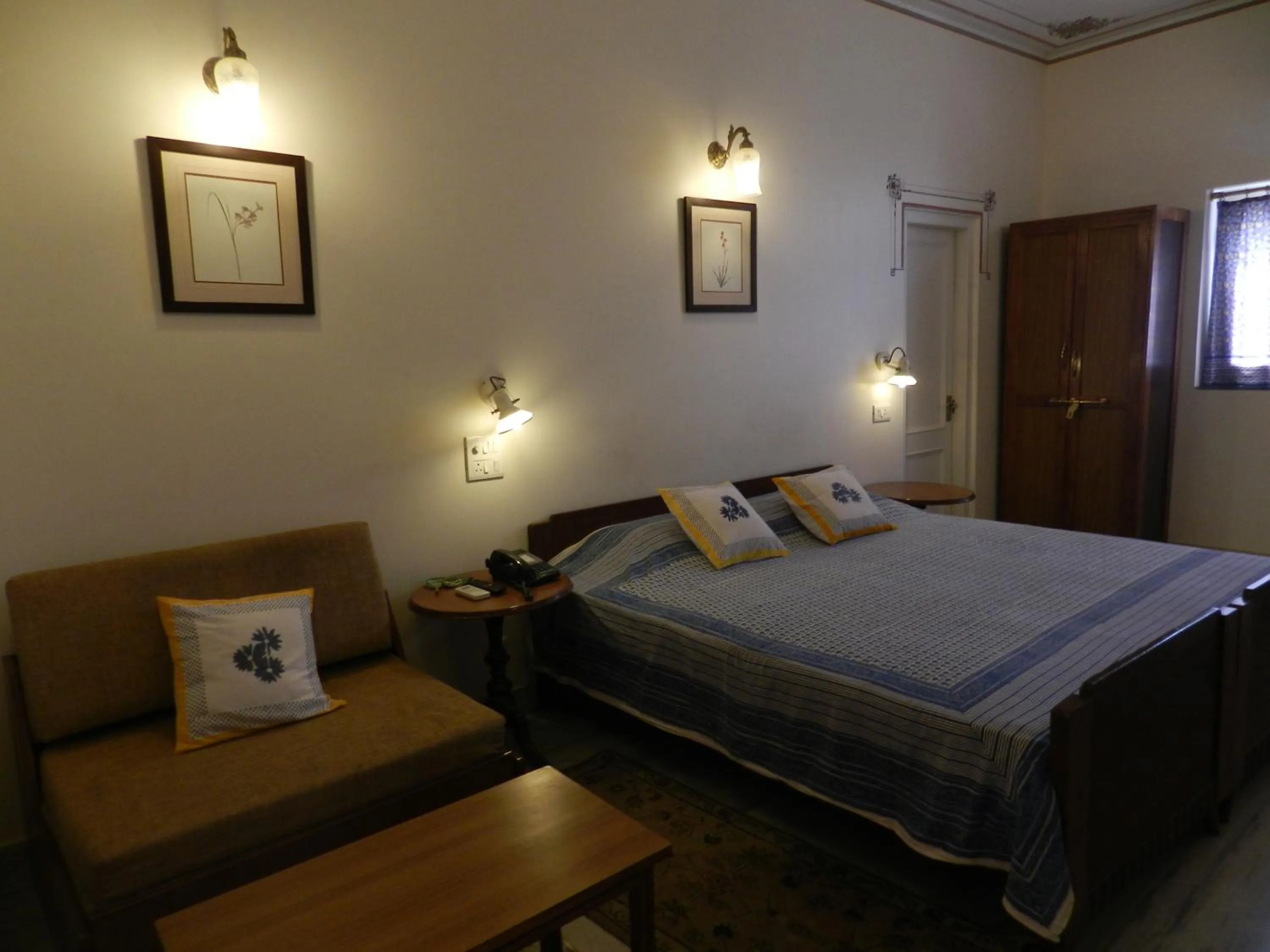 Photo of the whole room, Bed in Tara Niwas