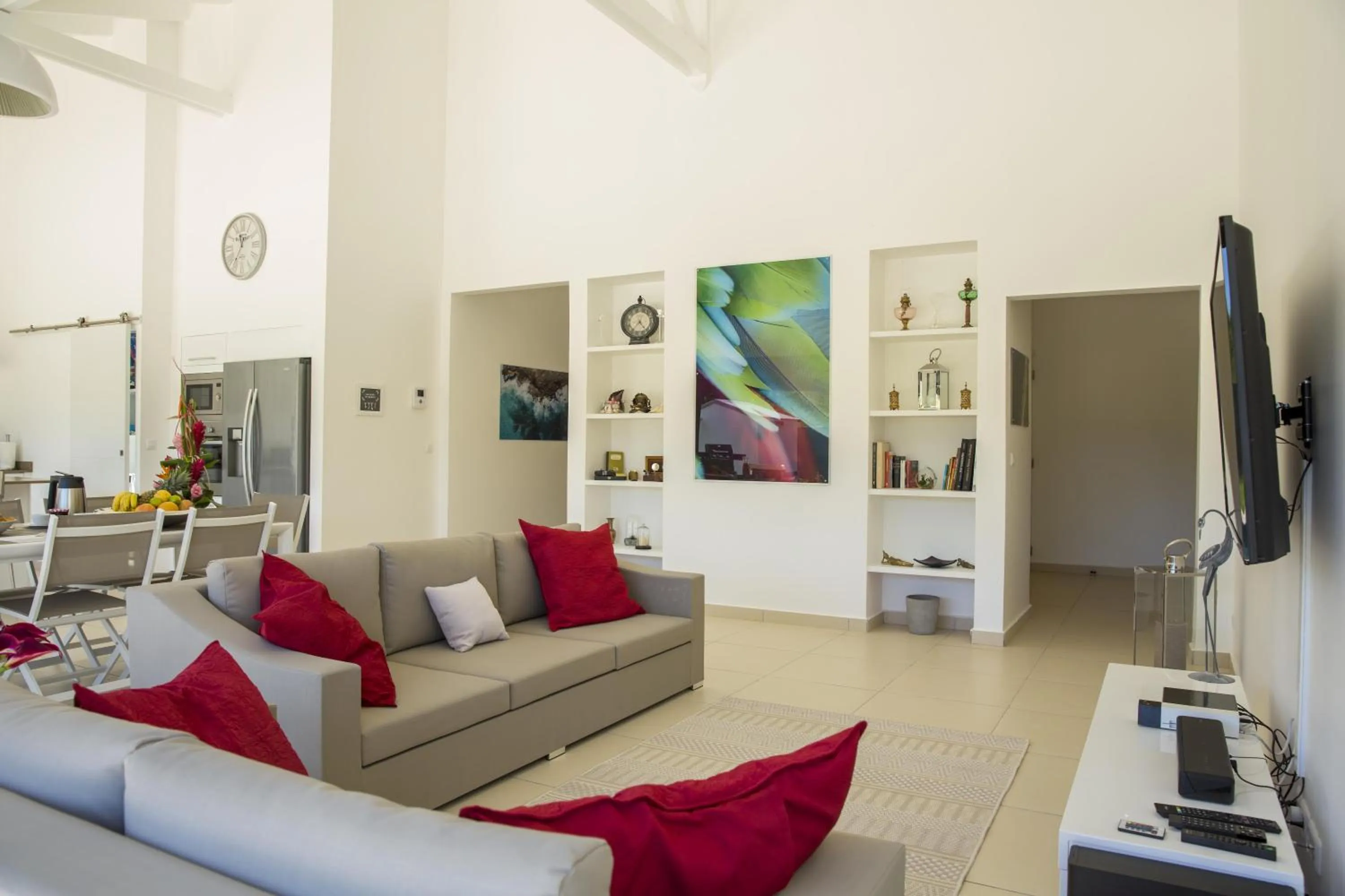 Communal lounge/ TV room in Villa Mojito