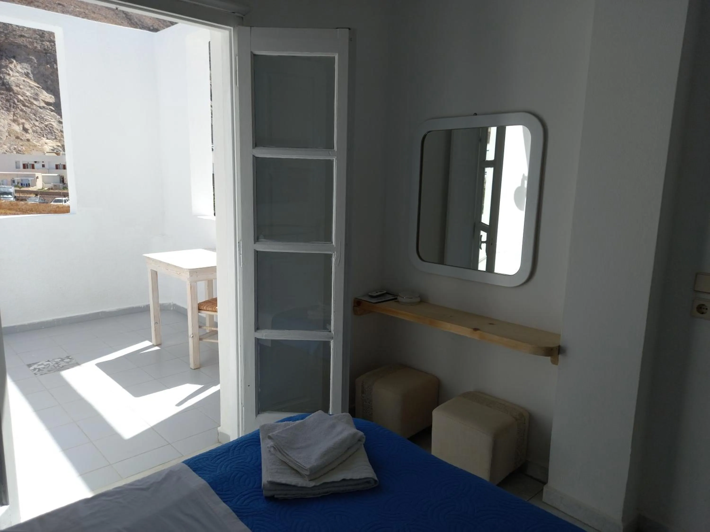 Bedroom, Bed in Three Harites