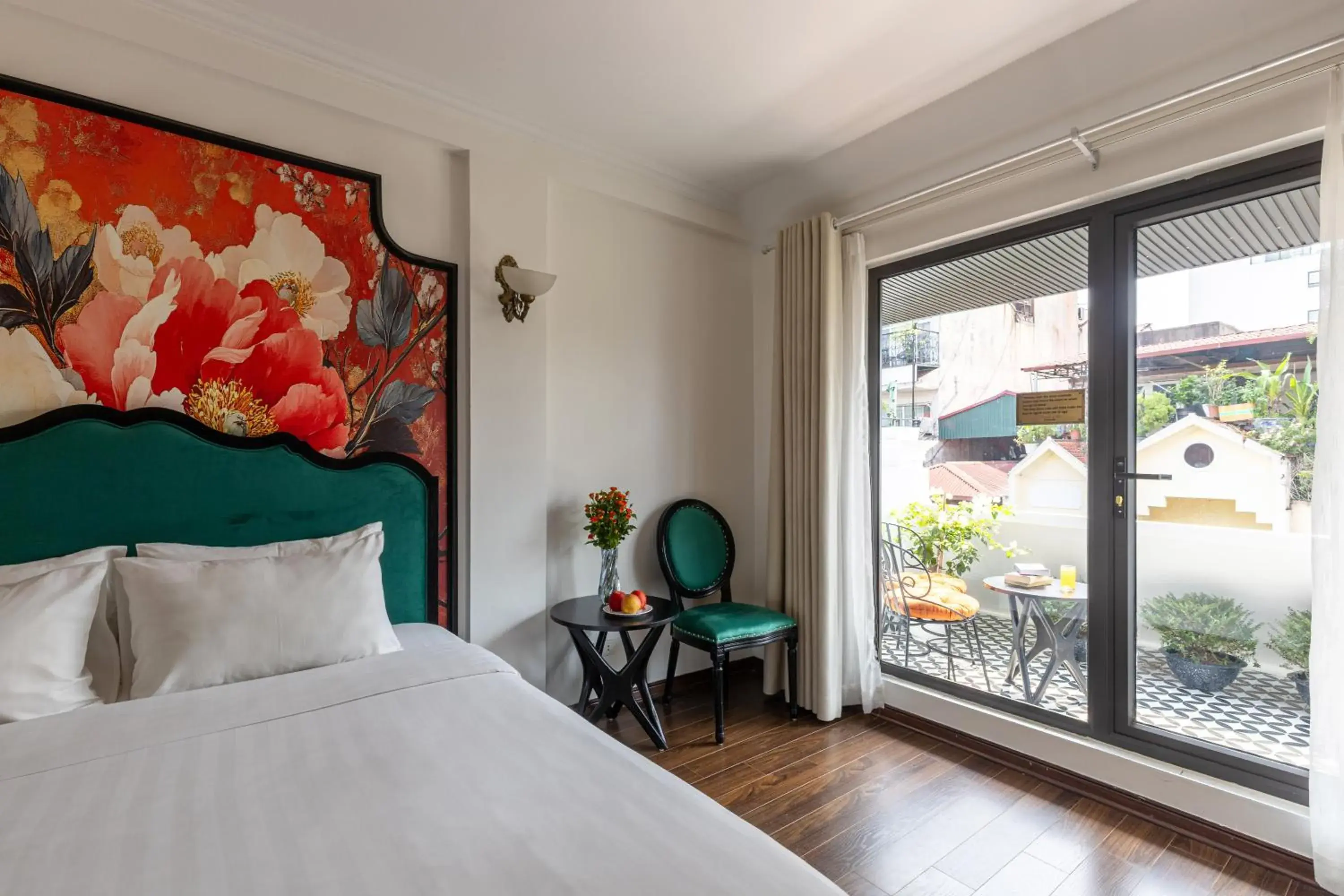 Deluxe Double or Twin Room in Hanoi House Hotel & Travel Deluxe Double or Twin Room in Hanoi House Hotel & Travel