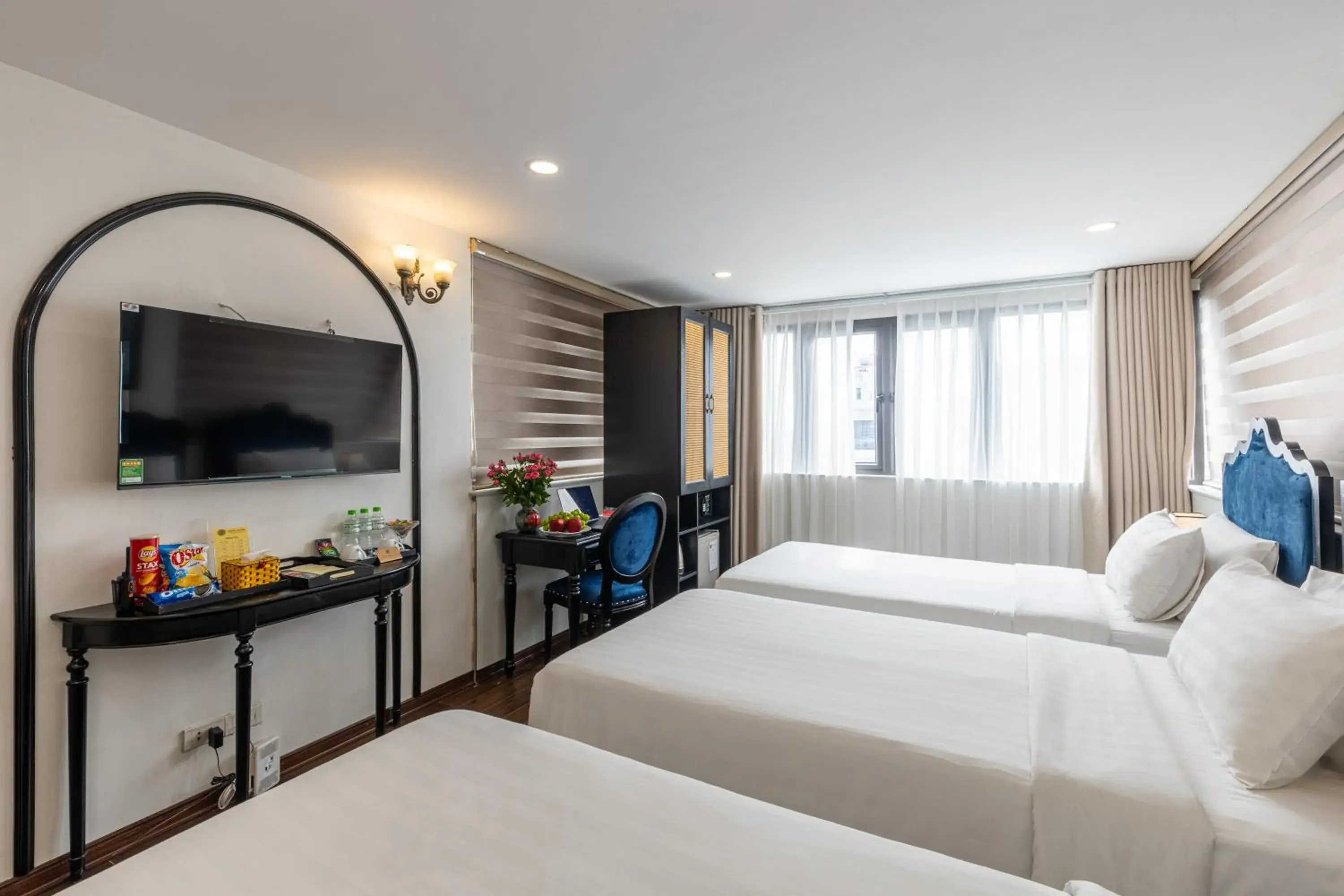 Deluxe Triple Room in Hanoi House Hotel & Travel Deluxe Triple Room in Hanoi House Hotel & Travel